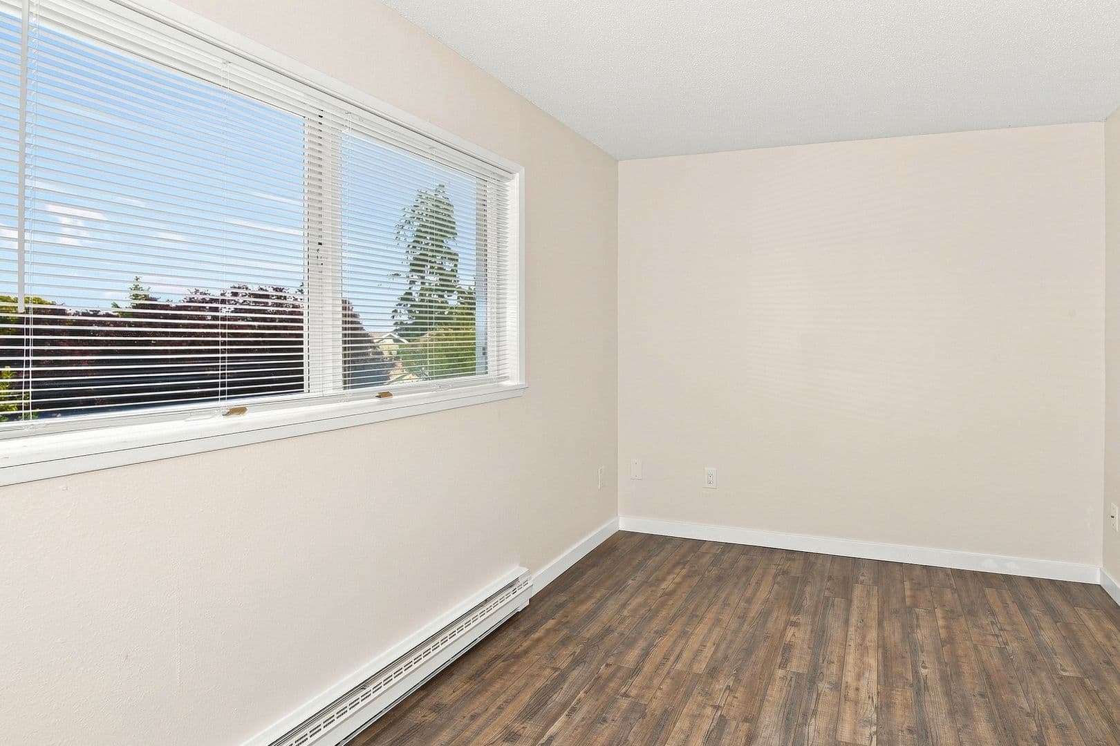 North Tacoma 2bed/1.5bath unit - #7 Renovated with washer/dryer Move-In Special: FREE 1st Full Month Rent 8 of 16