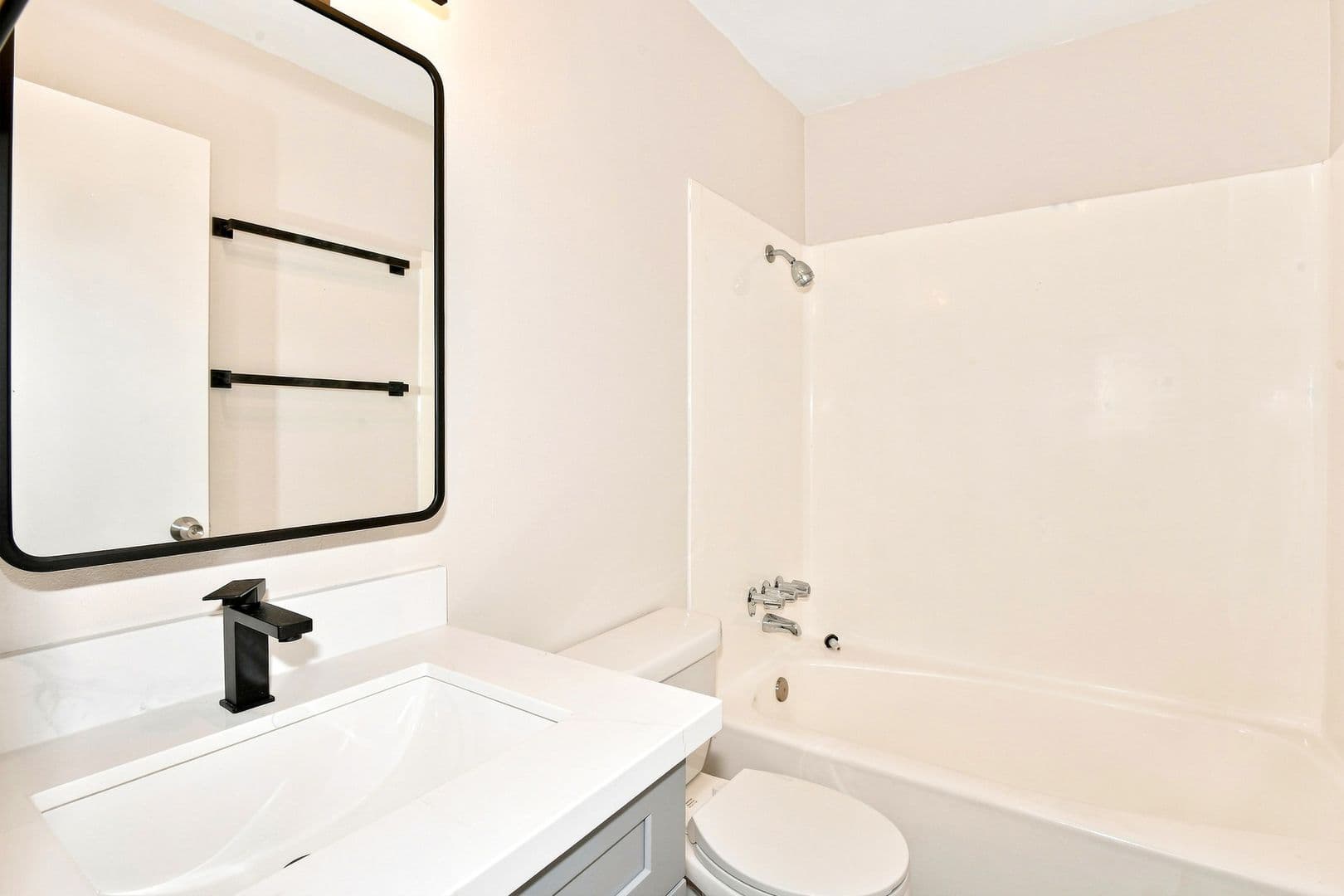 North Tacoma 2bed/1.5bath unit - #7 Renovated with washer/dryer Move-In Special: FREE 1st Full Month Rent 12 of 16