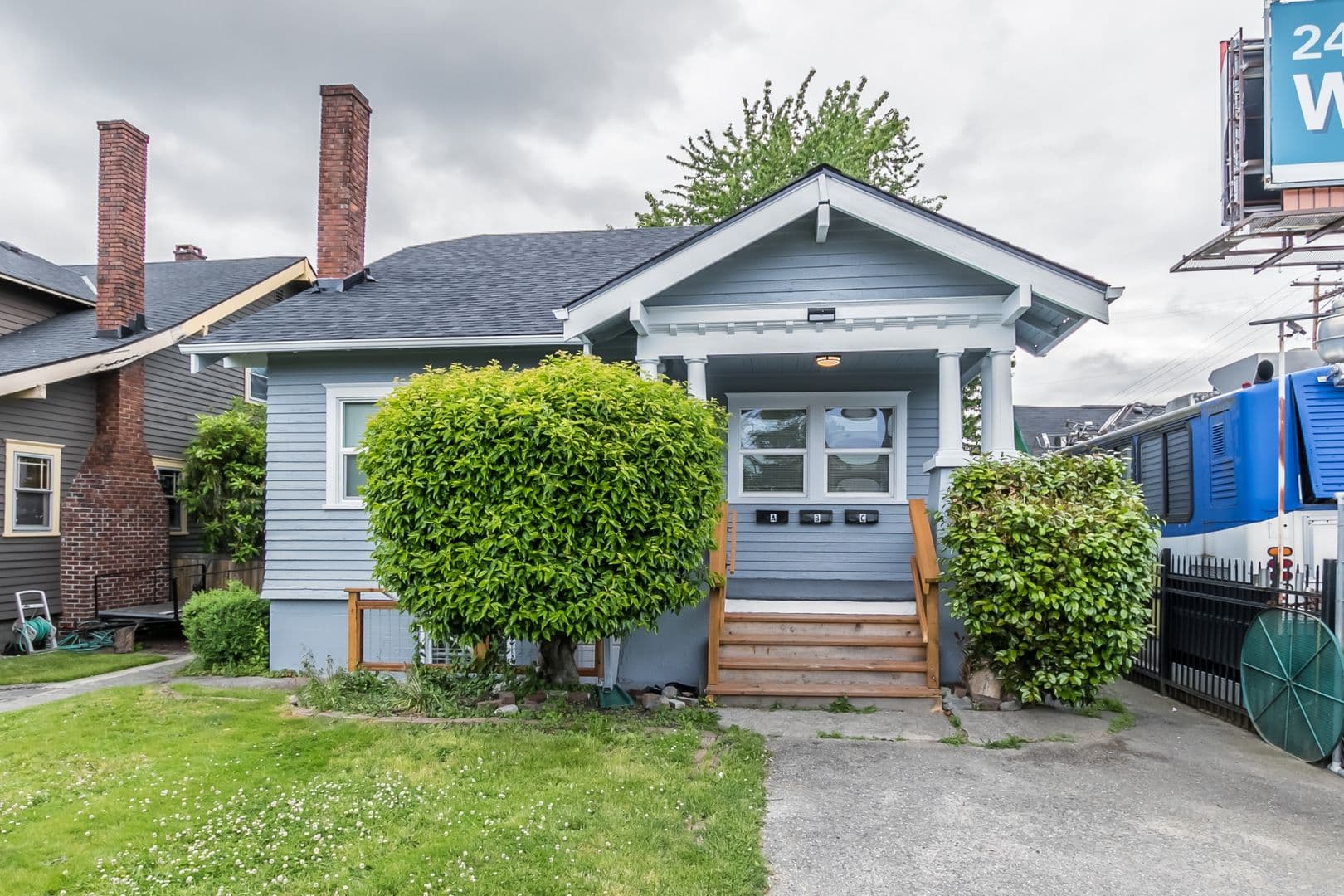 3737 Tacoma Ave S 2 of 15