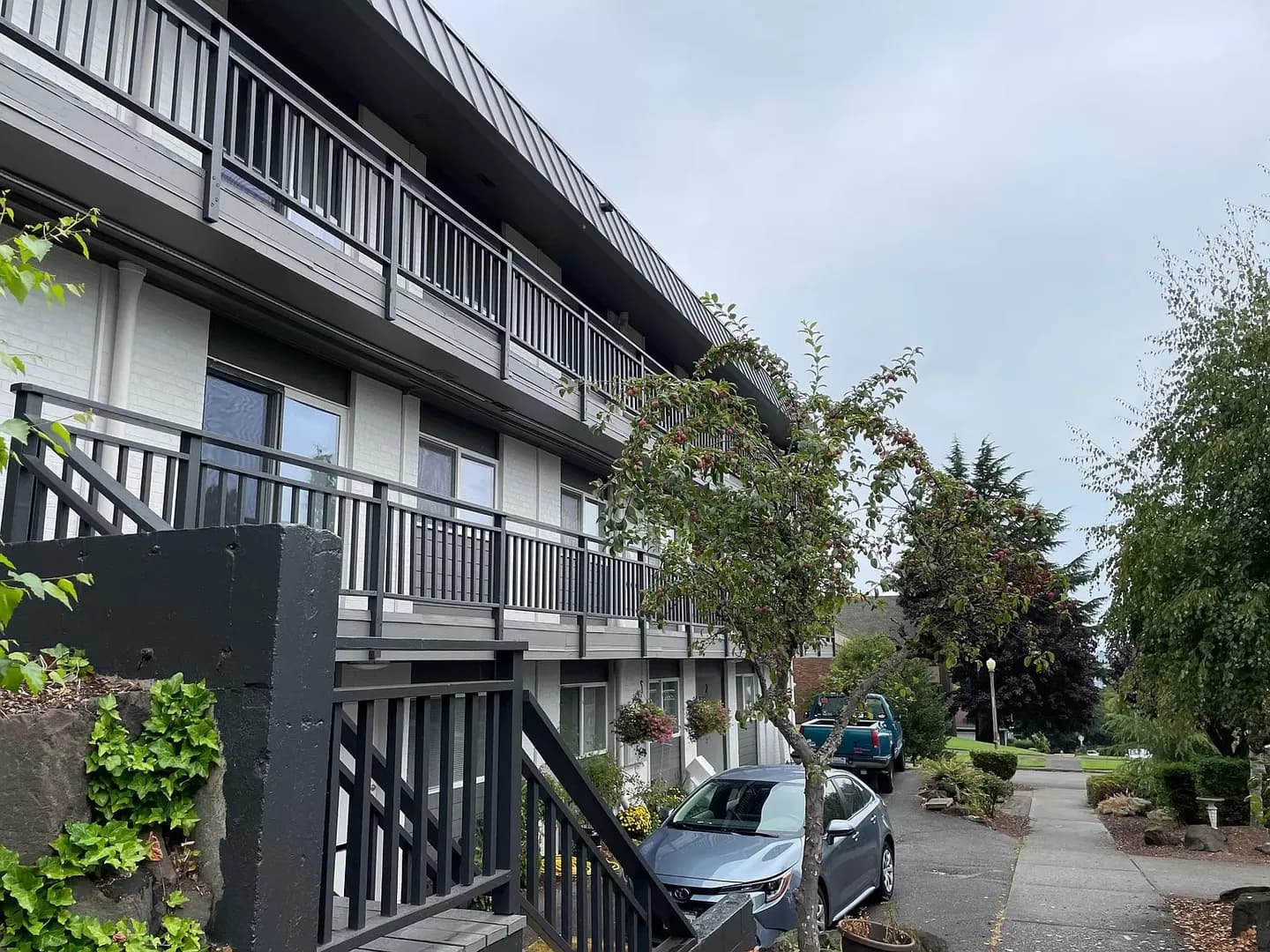 North Tacoma 2bed/1.5bath unit - #7 Renovated with washer/dryer Move-In Special: FREE 1st Full Month Rent 15 of 16