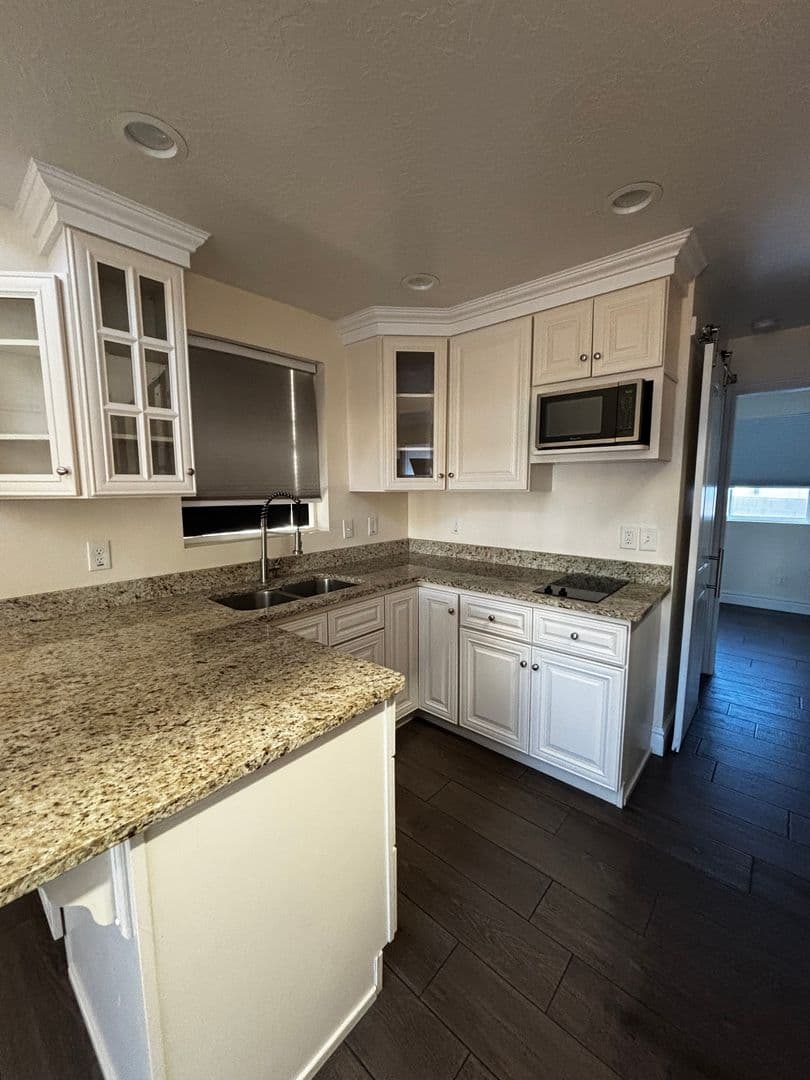 POR-T 303 (Cottages) 7 of 16