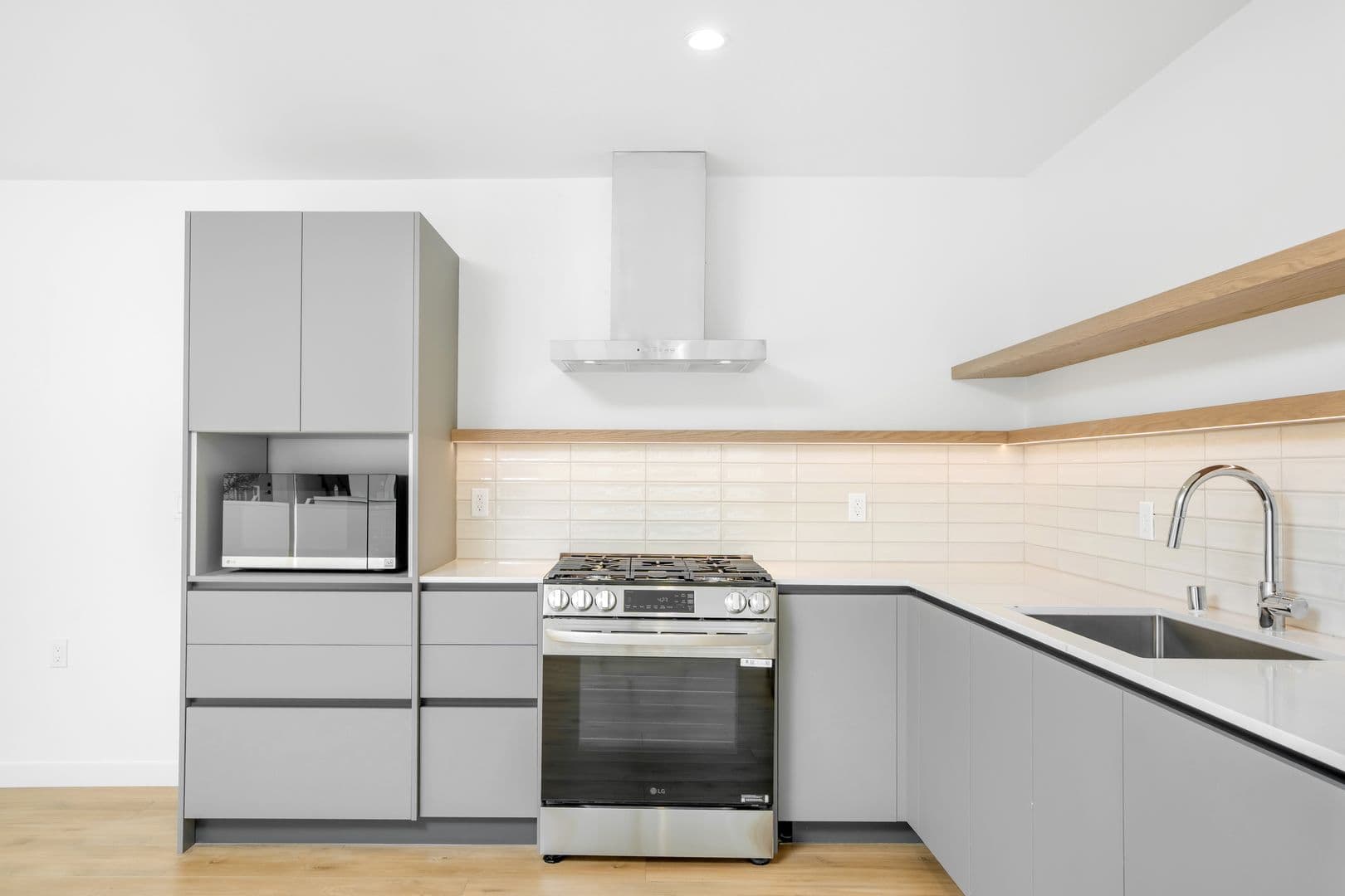 ST Living at 1422 Tamarind | Come Home to Elevated Comfort (LIMITED MOVE IN SPECIAL!!) 35 of 48