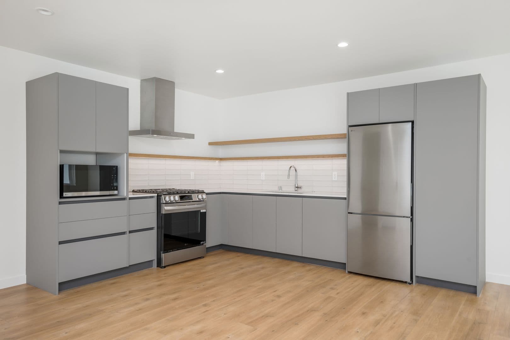 ST Living at 1422 Tamarind | Come Home to Elevated Comfort (LIMITED MOVE IN SPECIAL!!) 33 of 48