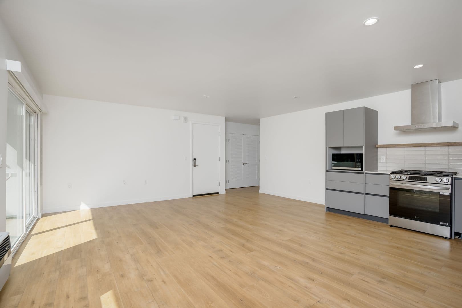 ST Living at 1422 Tamarind | Come Home to Elevated Comfort (LIMITED MOVE IN SPECIAL!!) 34 of 48