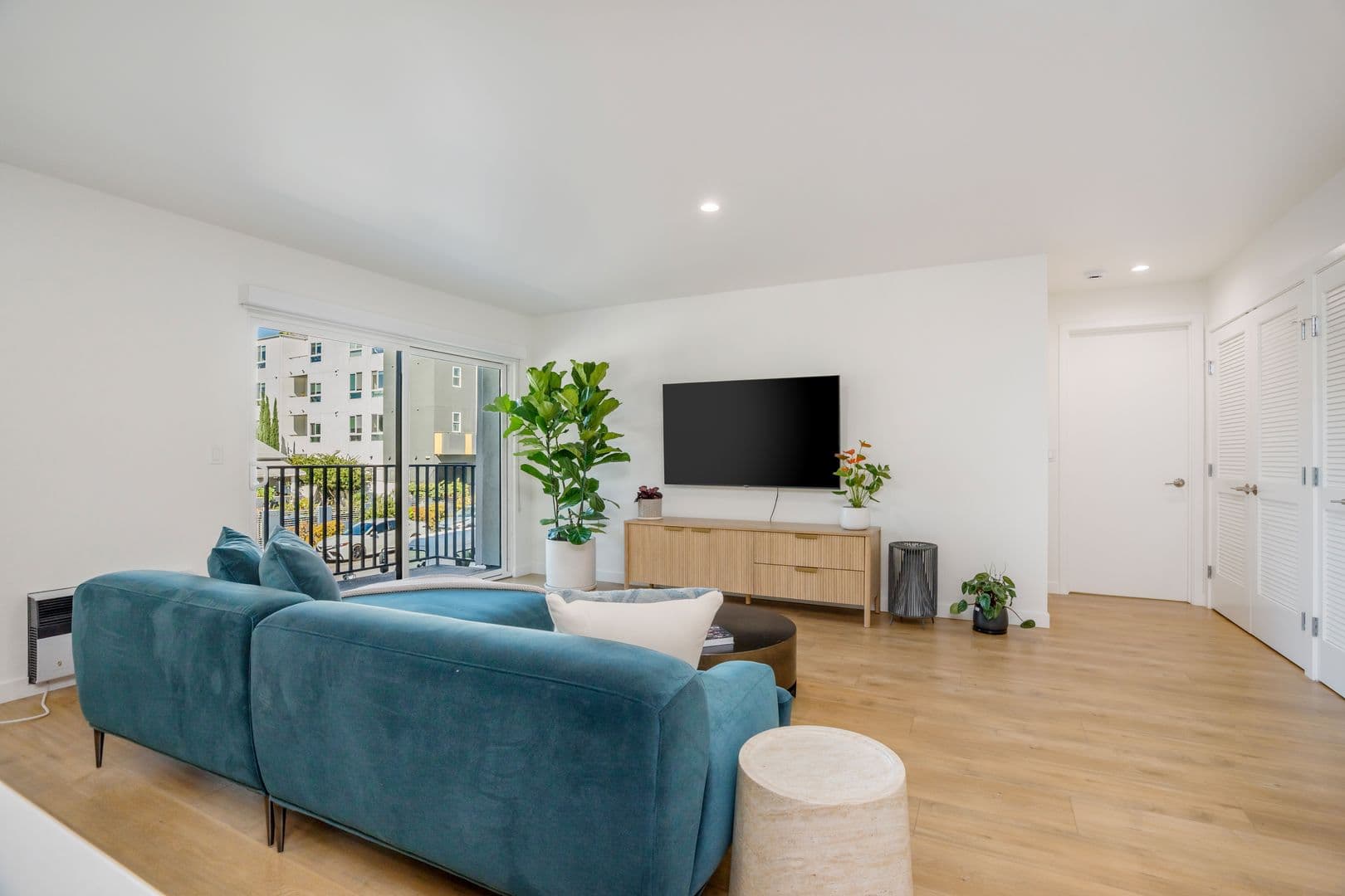 ST Living at 1422 Tamarind | Come Home to Elevated Comfort (LIMITED MOVE IN SPECIAL!!) 23 of 48
