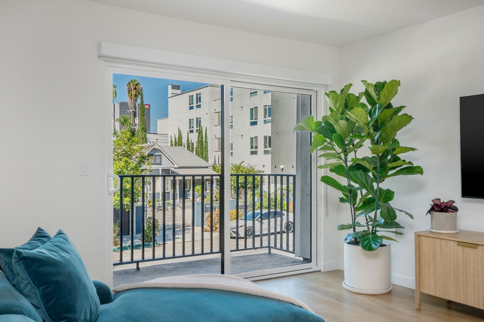 ST Living at 1422 Tamarind | Come Home to Elevated Comfort (LIMITED MOVE IN SPECIAL!!) 30 of 48