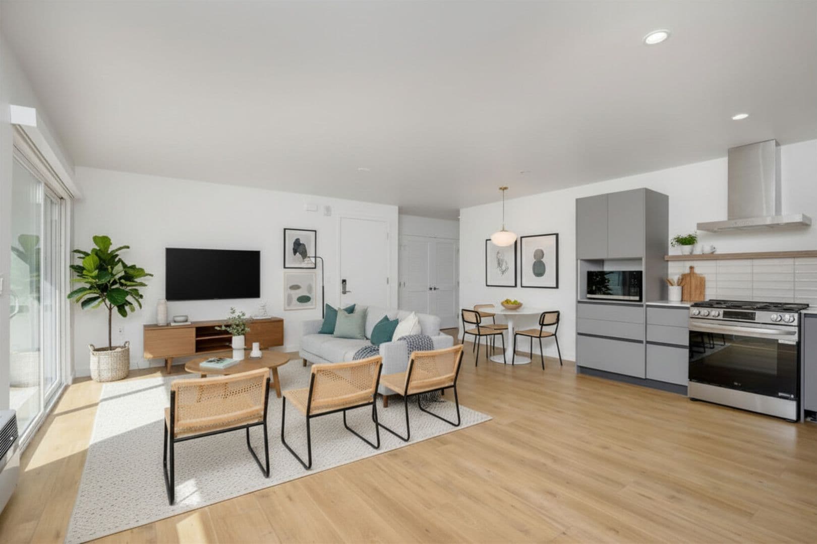 ST Living at 1422 Tamarind | Come Home to Elevated Comfort (LIMITED MOVE IN SPECIAL!!) 19 of 48