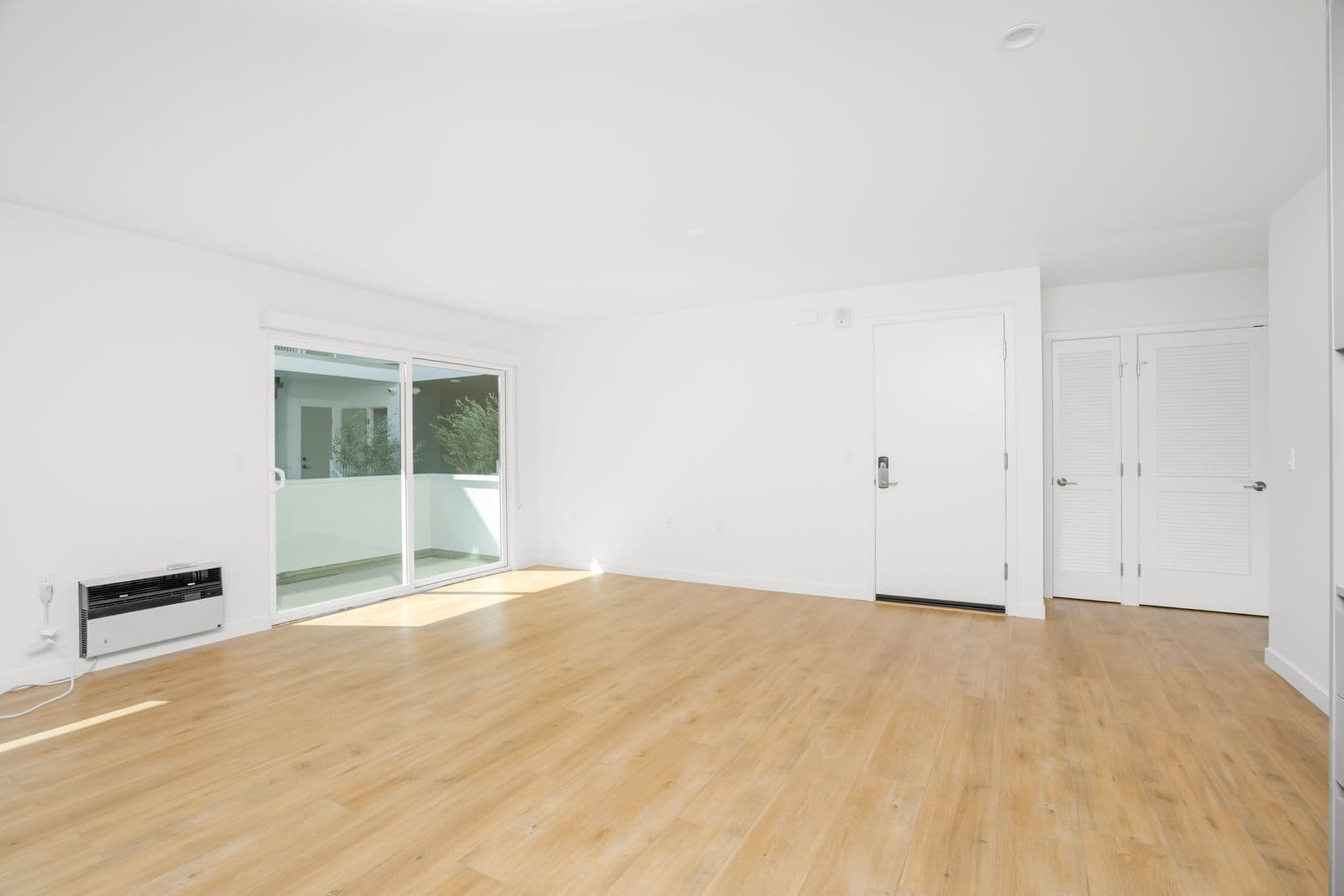 ST Living at 1422 Tamarind | Come Home to Elevated Comfort (LIMITED MOVE IN SPECIAL!!) 36 of 48