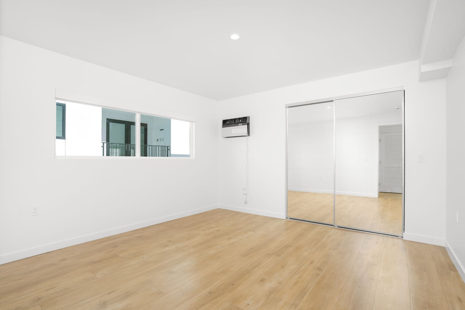 ST Living at 1422 Tamarind | Come Home to Elevated Comfort (LIMITED MOVE IN SPECIAL!!) 40 of 48