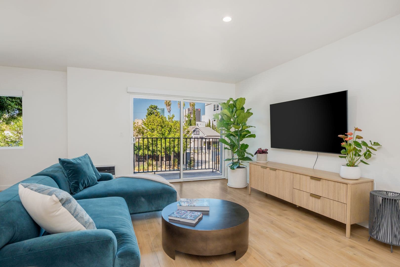 ST Living at 1422 Tamarind | Come Home to Elevated Comfort (LIMITED MOVE IN SPECIAL!!) 26 of 48