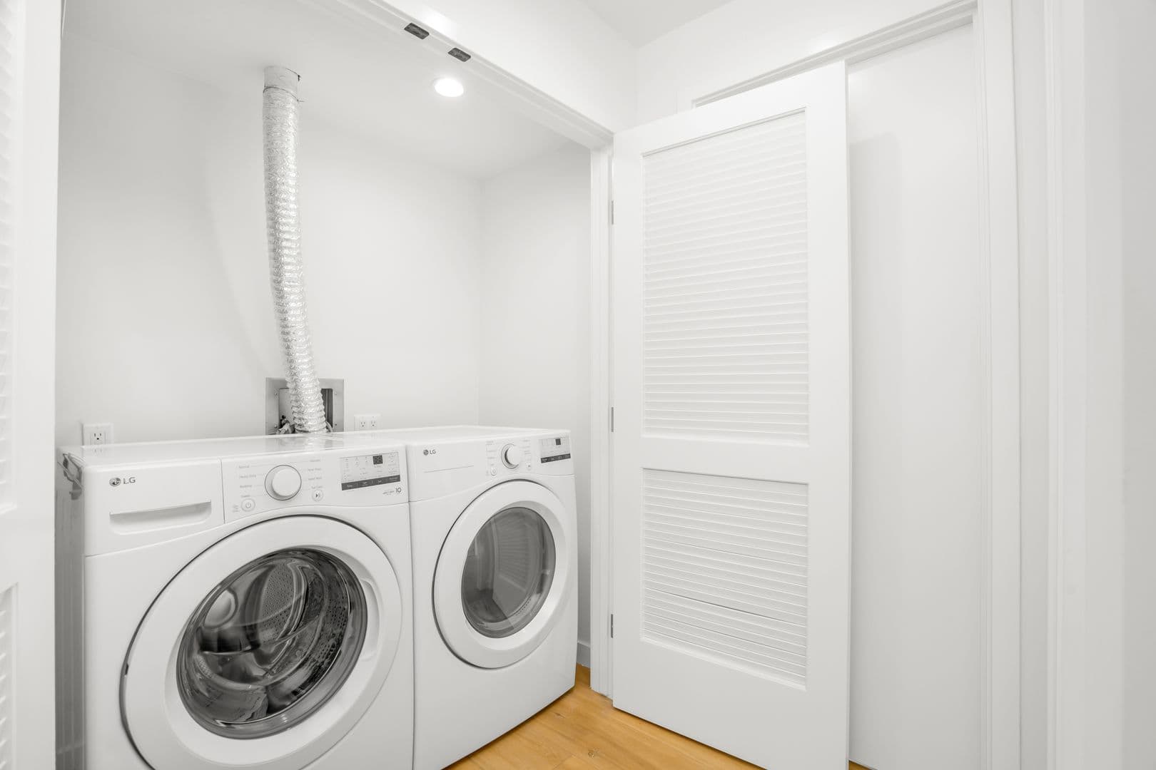 ST Living at 1422 Tamarind | Come Home to Elevated Comfort (LIMITED MOVE IN SPECIAL!!) 37 of 48