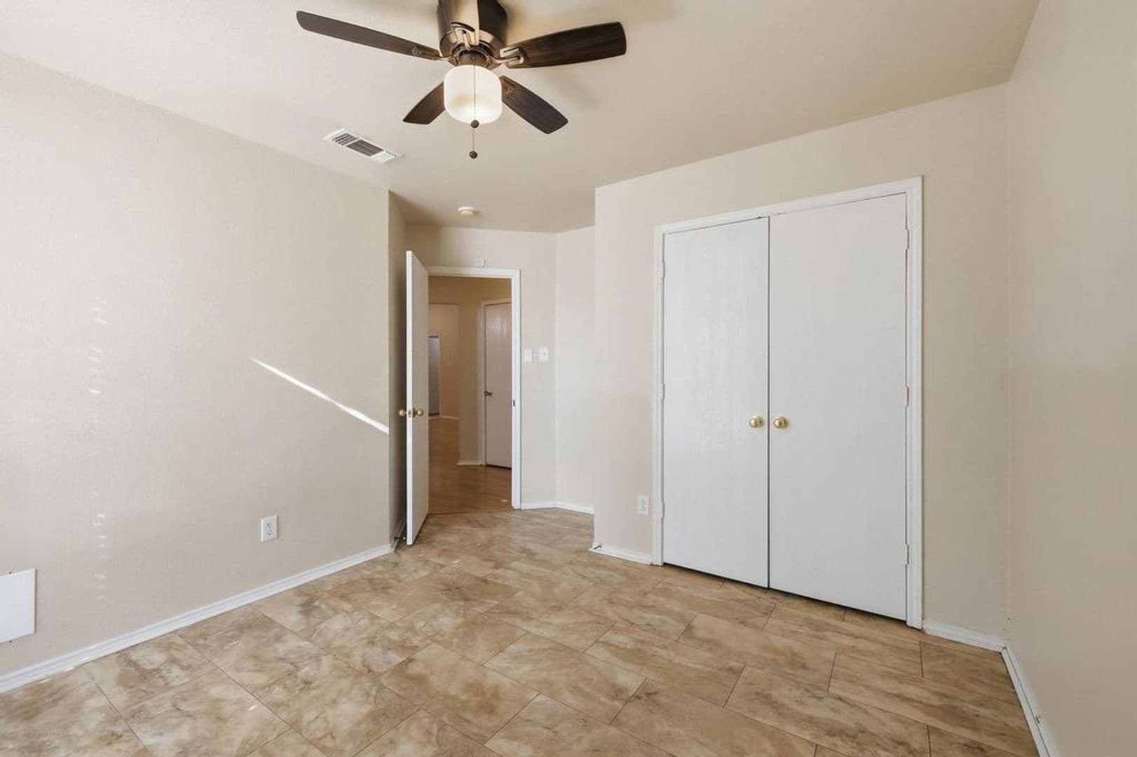 100 Oak Hollow Ln. 21 of 34