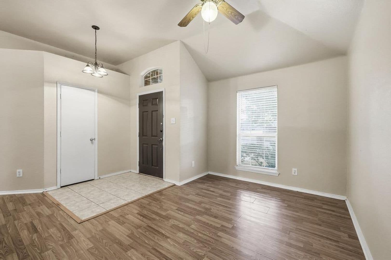100 Oak Hollow Ln. 7 of 34