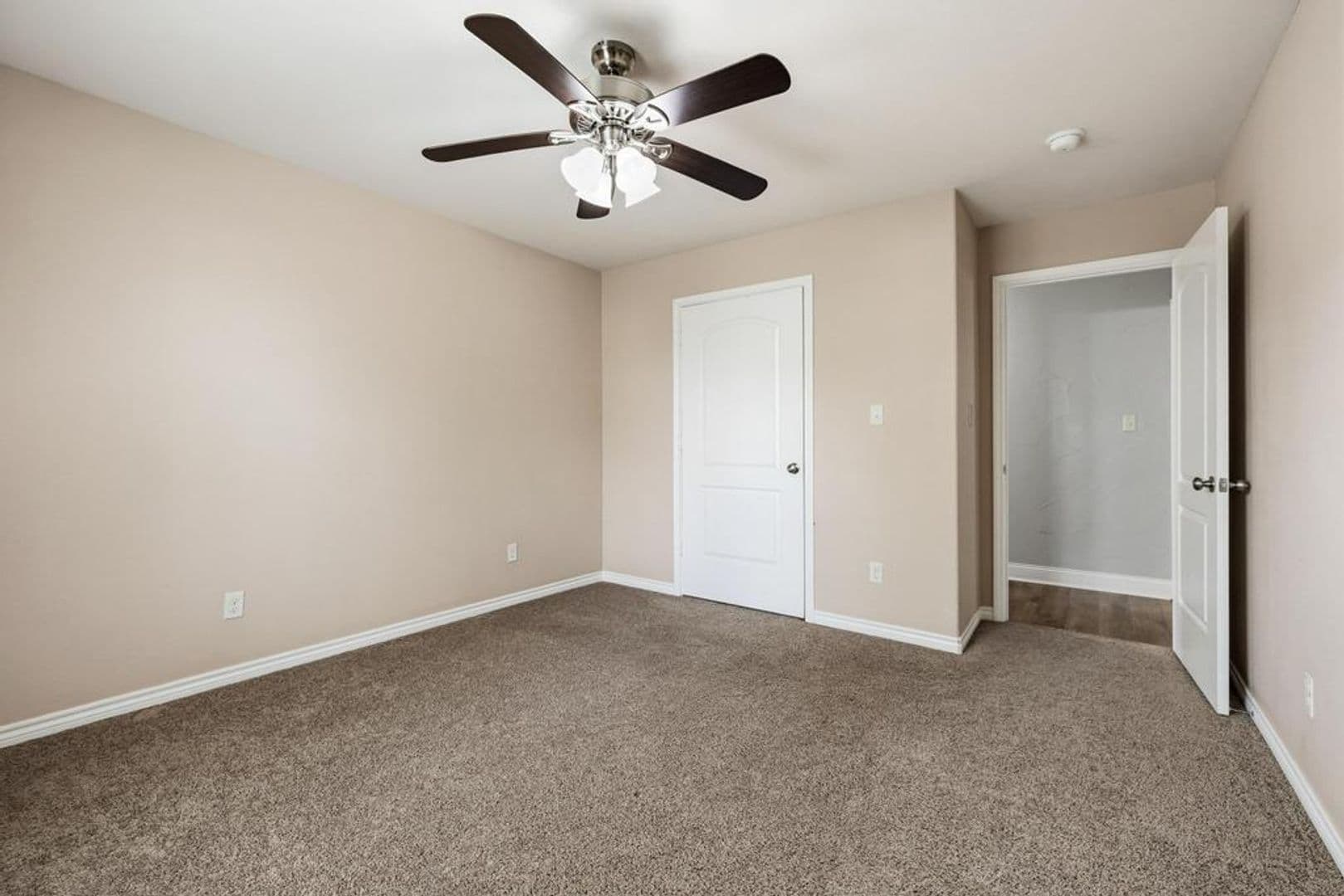 119 N. Andrews Ave. 17 of 31