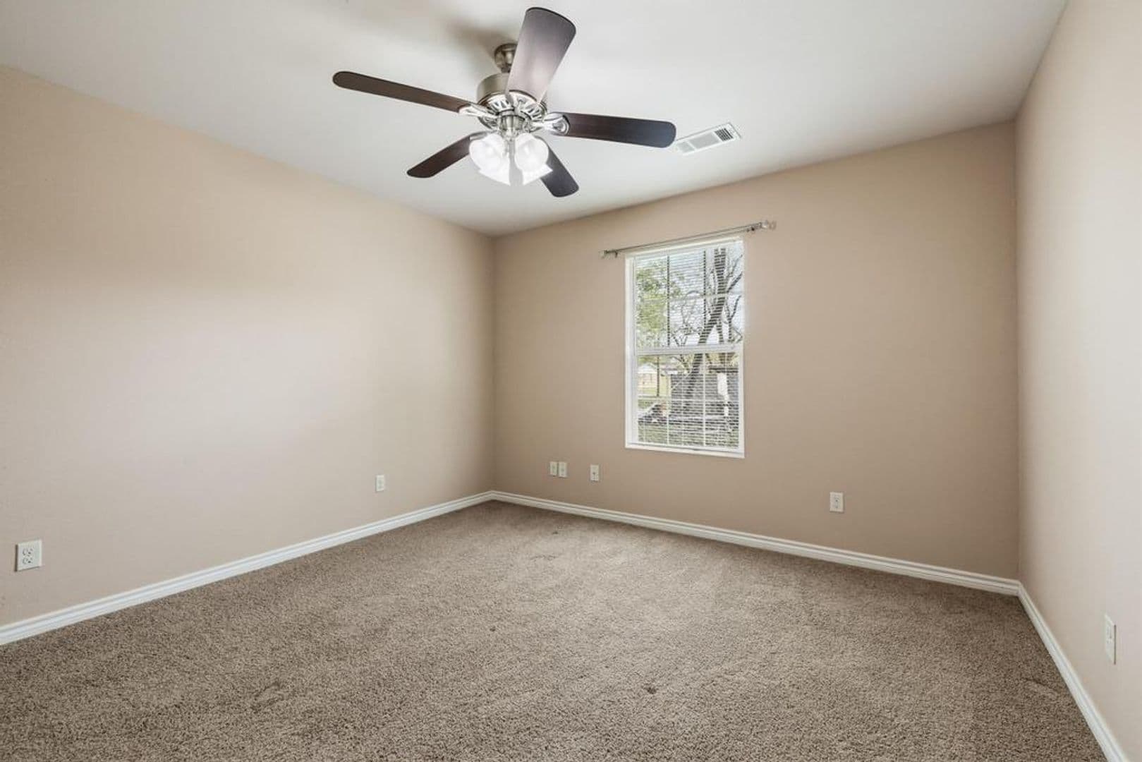 119 N. Andrews Ave. 18 of 31