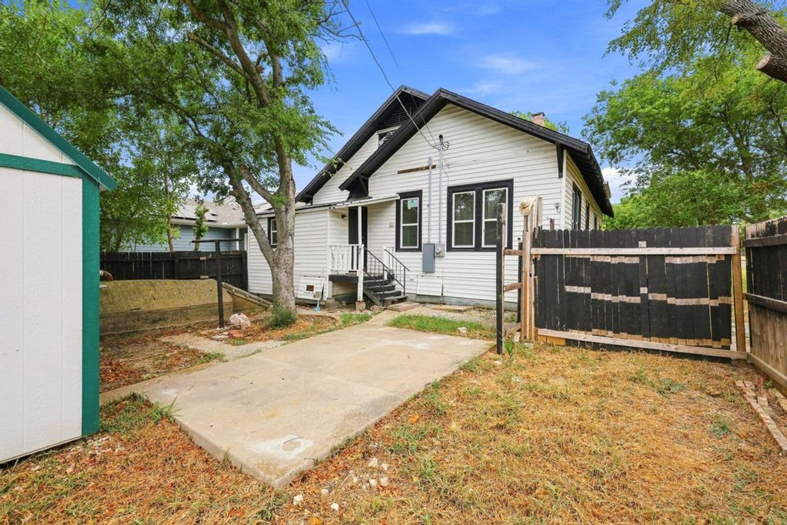 1300 N. Grand Ave. 35 of 37