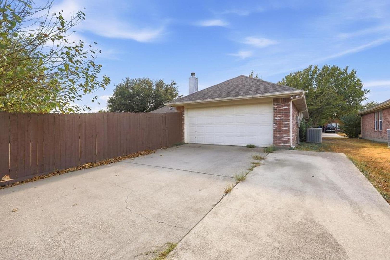 100 Oak Hollow Ln. 33 of 34