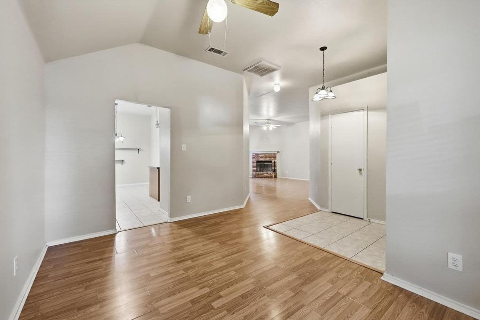100 Oak Hollow Ln. 6 of 34