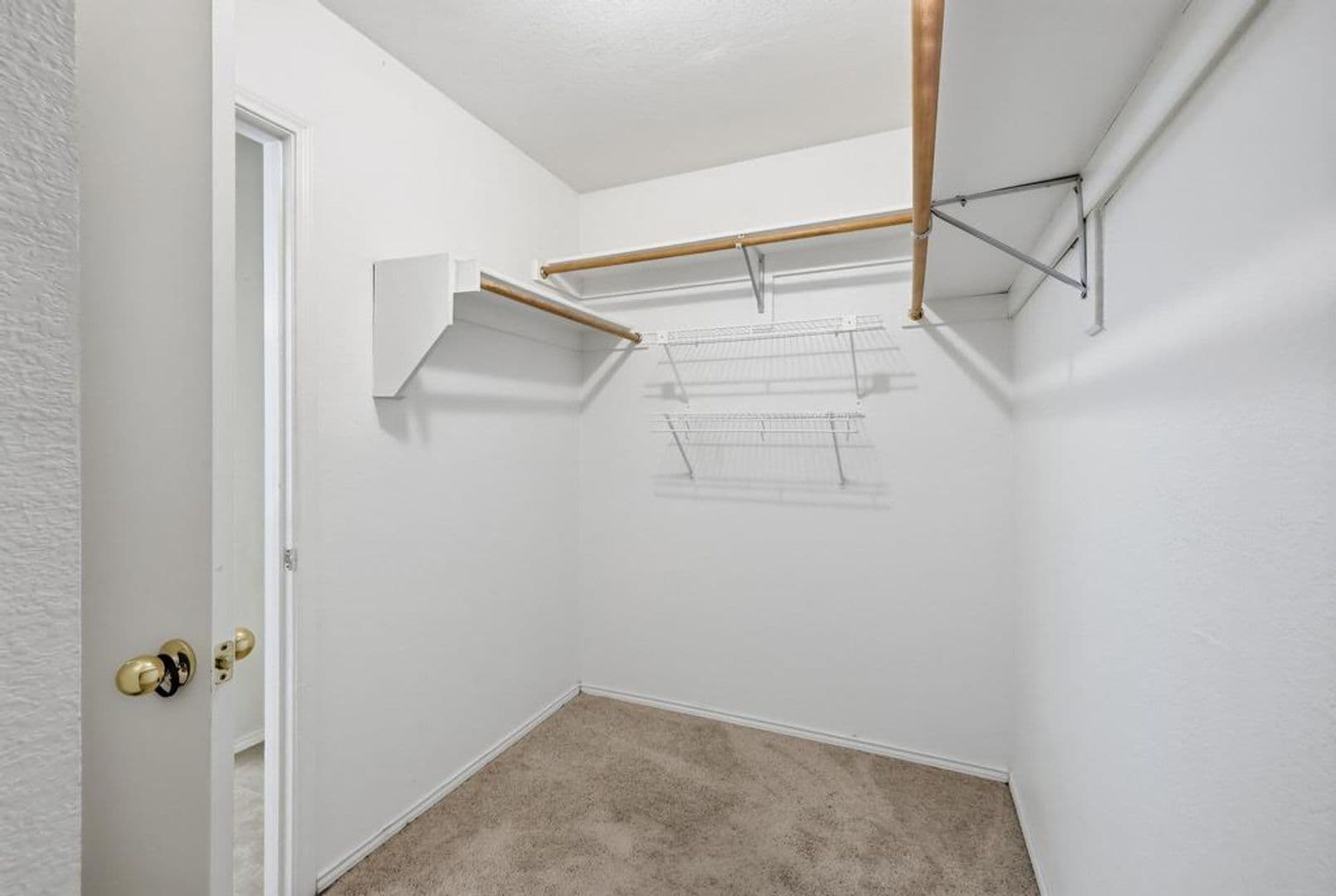 100 Oak Hollow Ln. 27 of 34