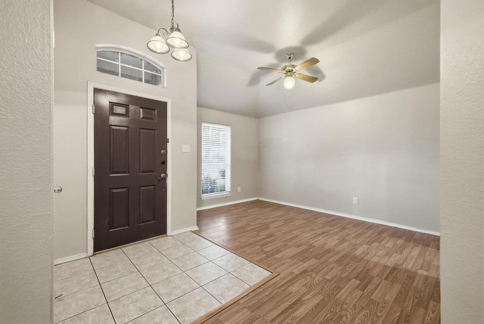 100 Oak Hollow Ln. 4 of 34