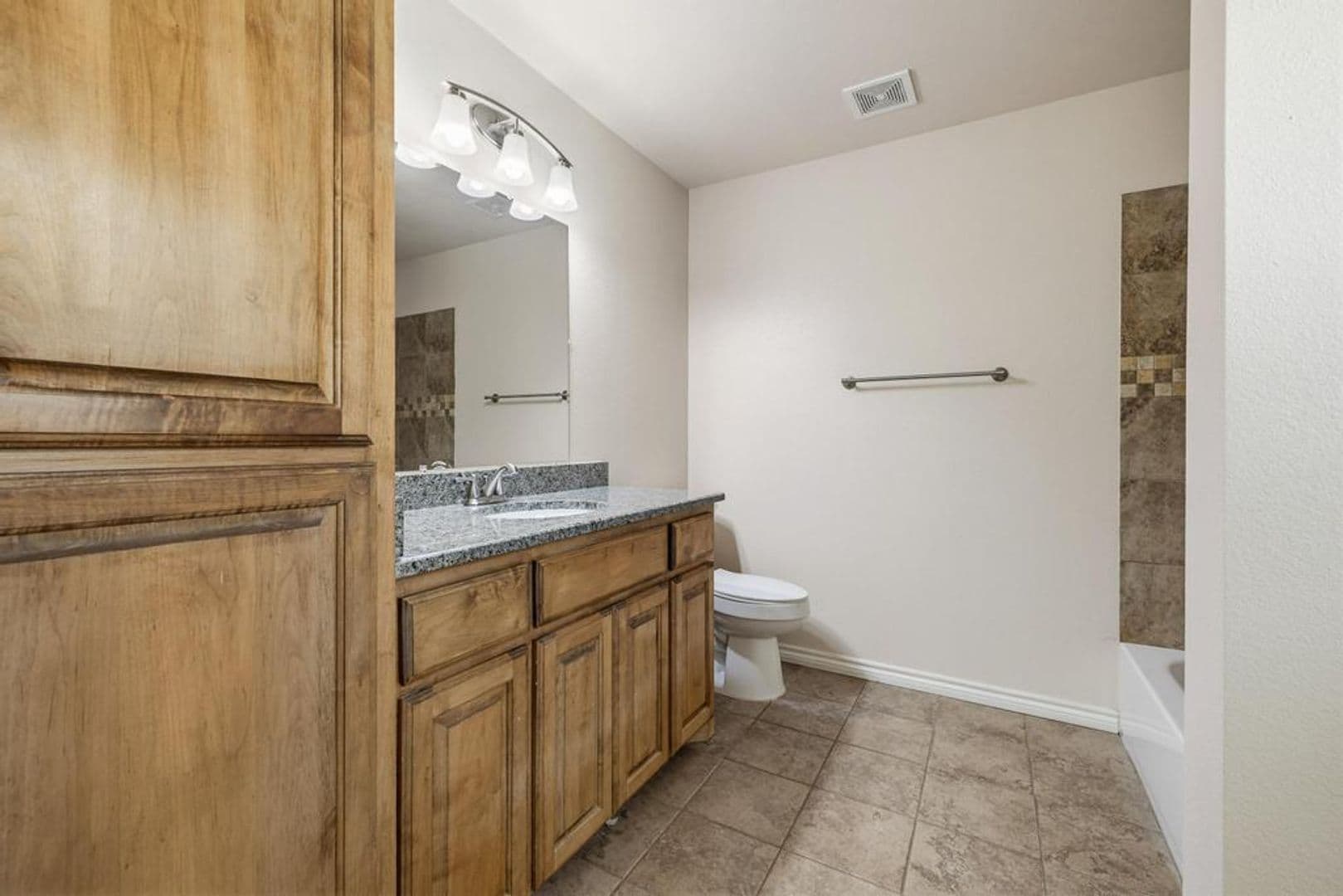 119 N. Andrews Ave. 27 of 31