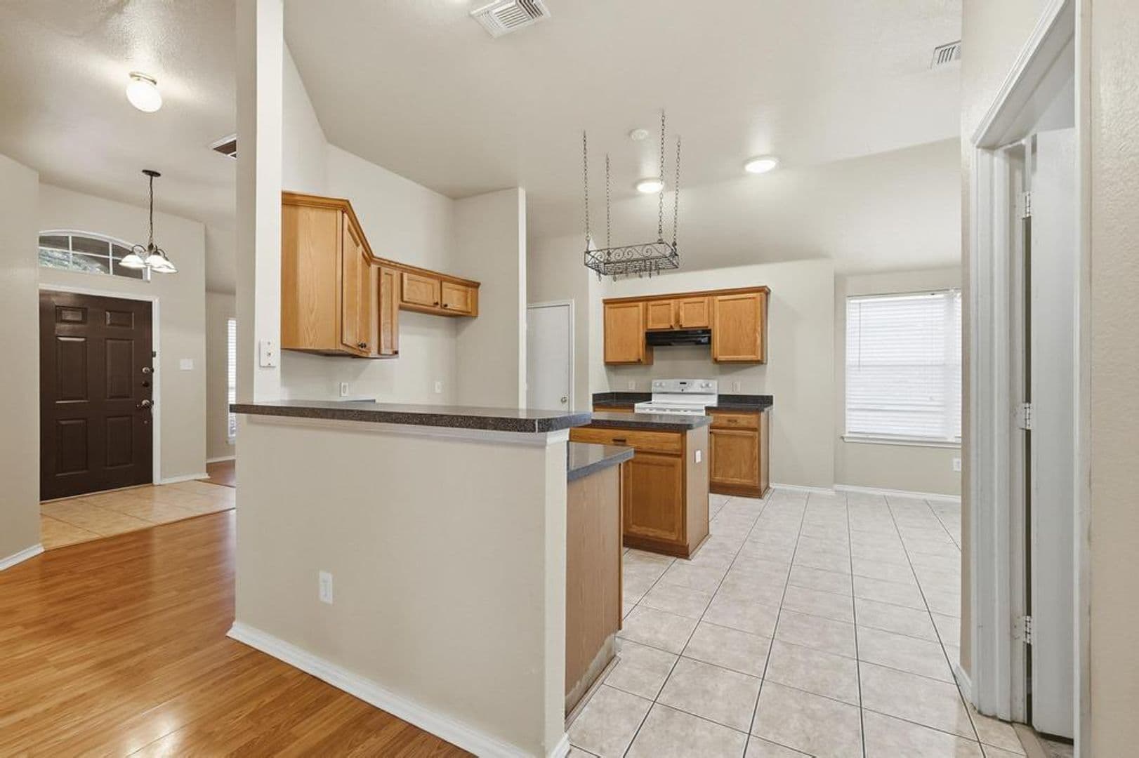 100 Oak Hollow Ln. 11 of 34