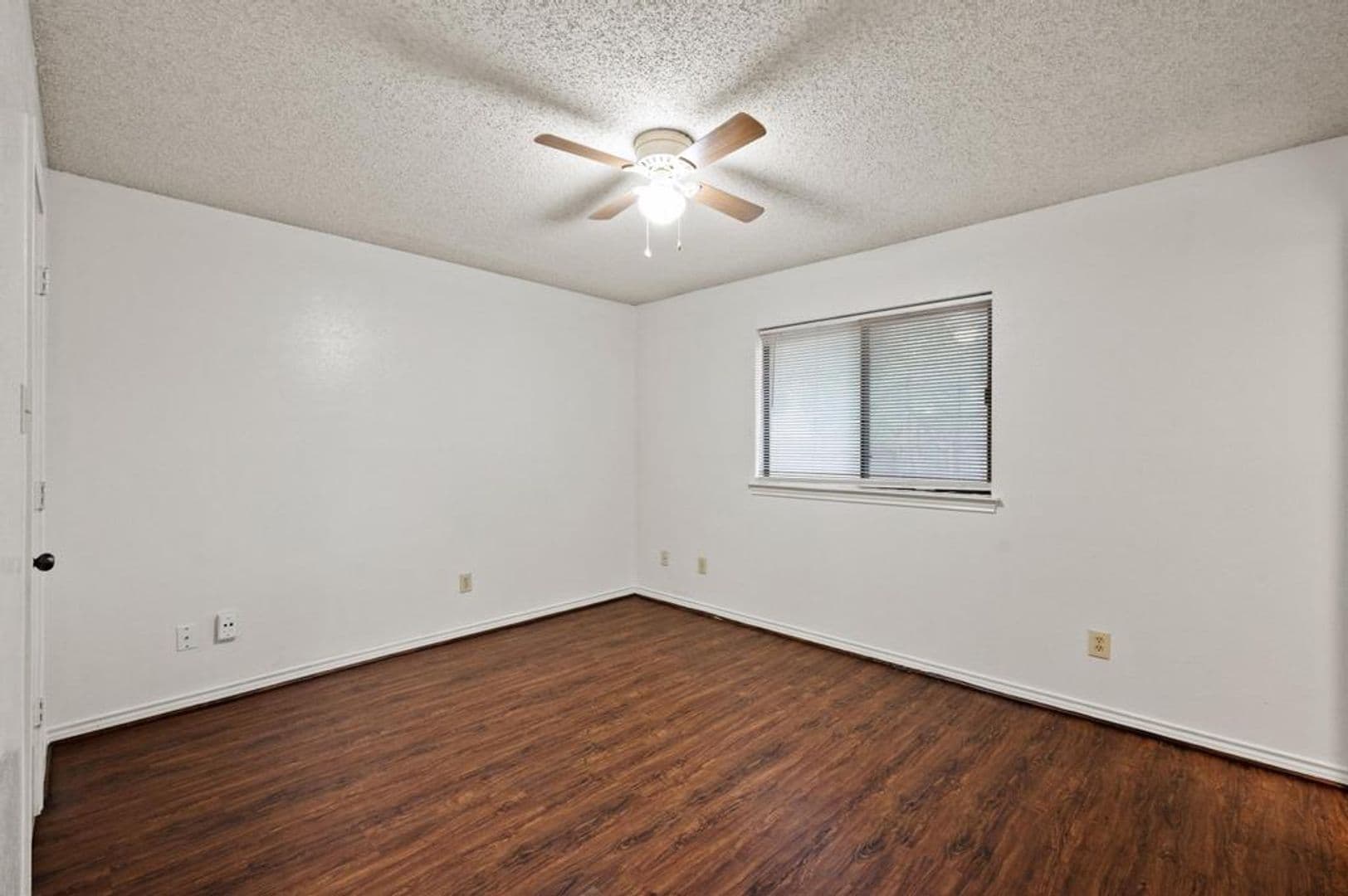 504 Warbler Dr. 15 of 27