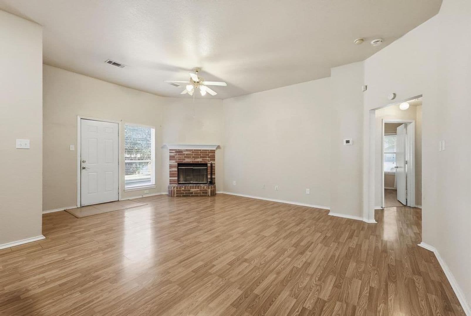 100 Oak Hollow Ln. 8 of 34
