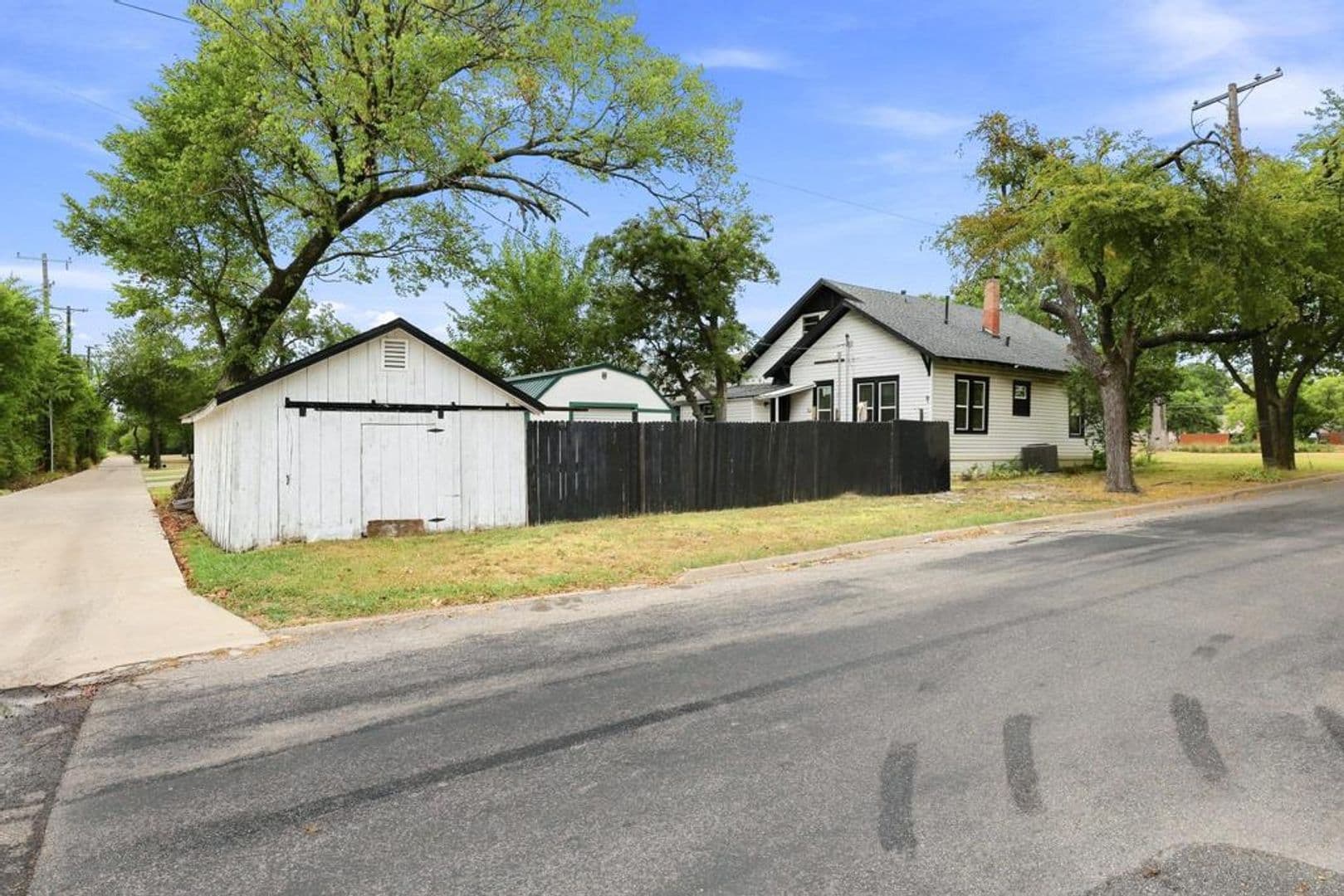 1300 N. Grand Ave. 37 of 37