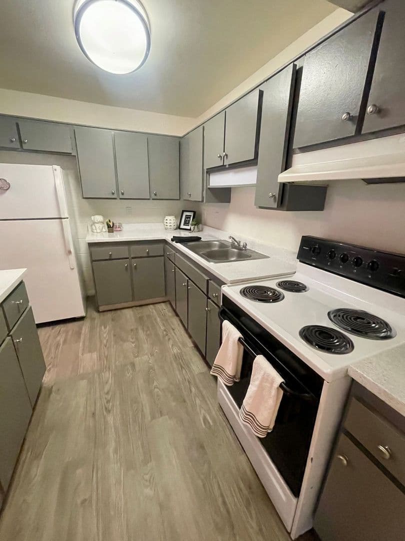 The Lowell Apartments 2 of 8
