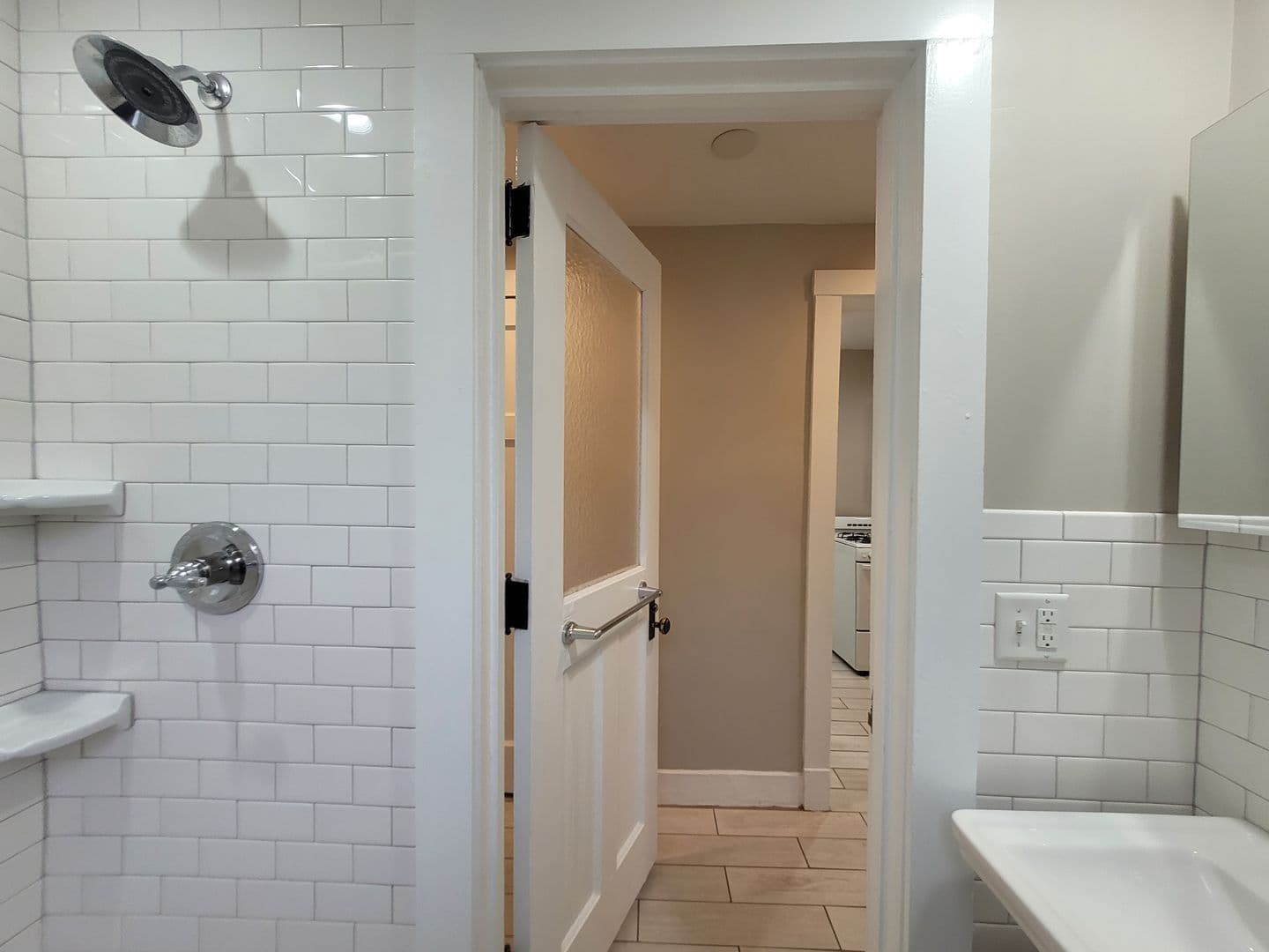 RENT SPECIAL! One bedroom apartment home in the Sherman Hills neighborhood! 24 of 27