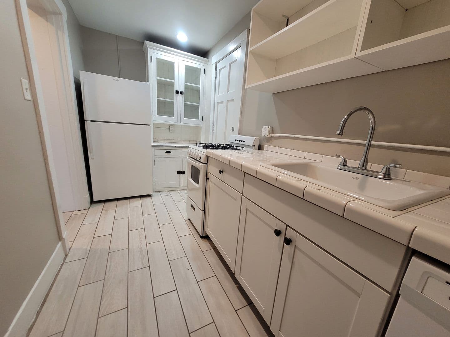 RENT SPECIAL! One bedroom apartment home in the Sherman Hills neighborhood! 9 of 27