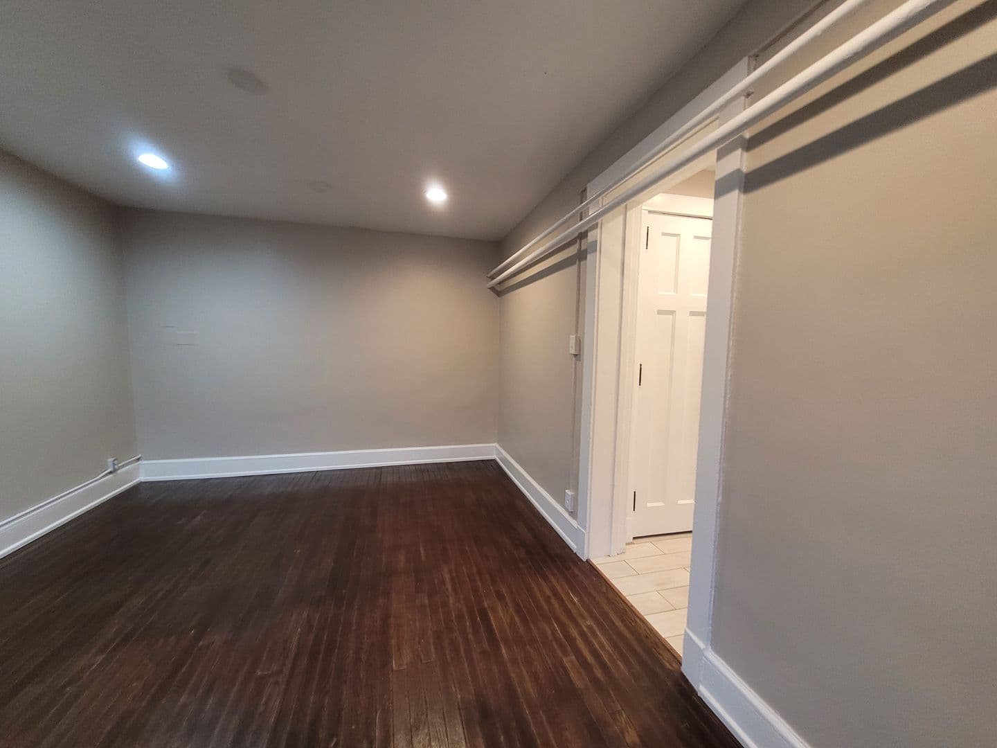 RENT SPECIAL! One bedroom apartment home in the Sherman Hills neighborhood! 6 of 27