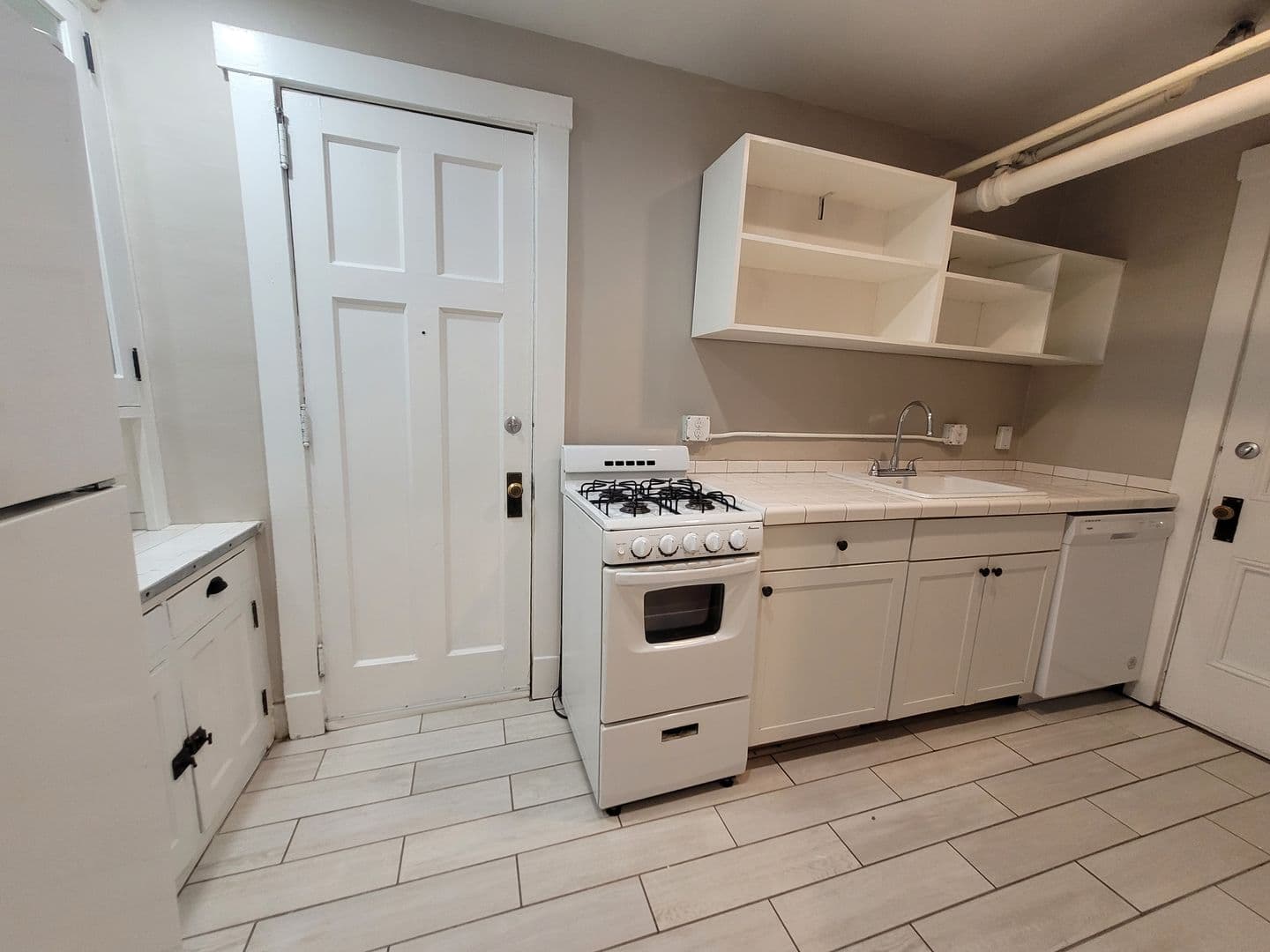 RENT SPECIAL! One bedroom apartment home in the Sherman Hills neighborhood! 10 of 27