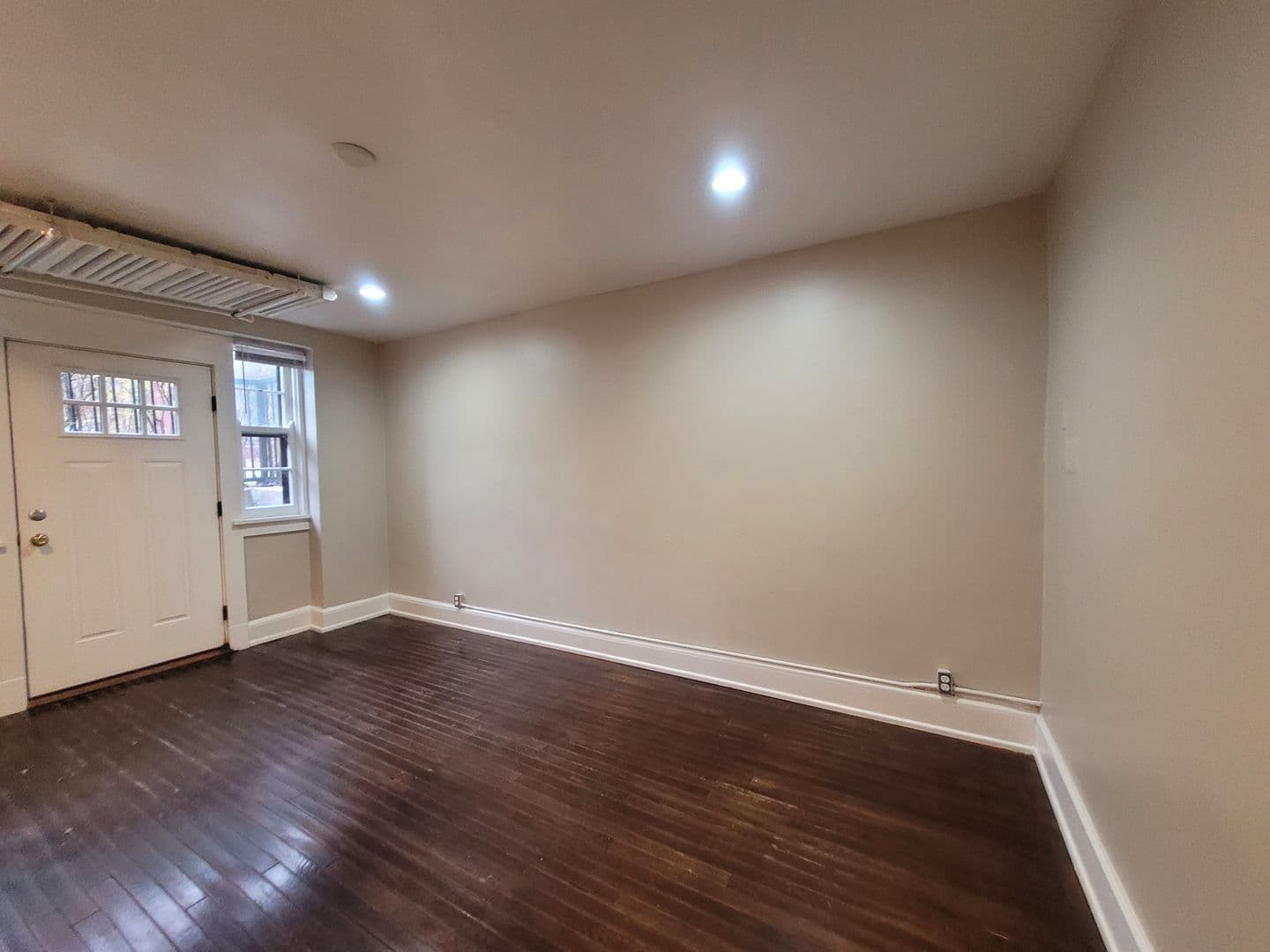 RENT SPECIAL! One bedroom apartment home in the Sherman Hills neighborhood! 5 of 27