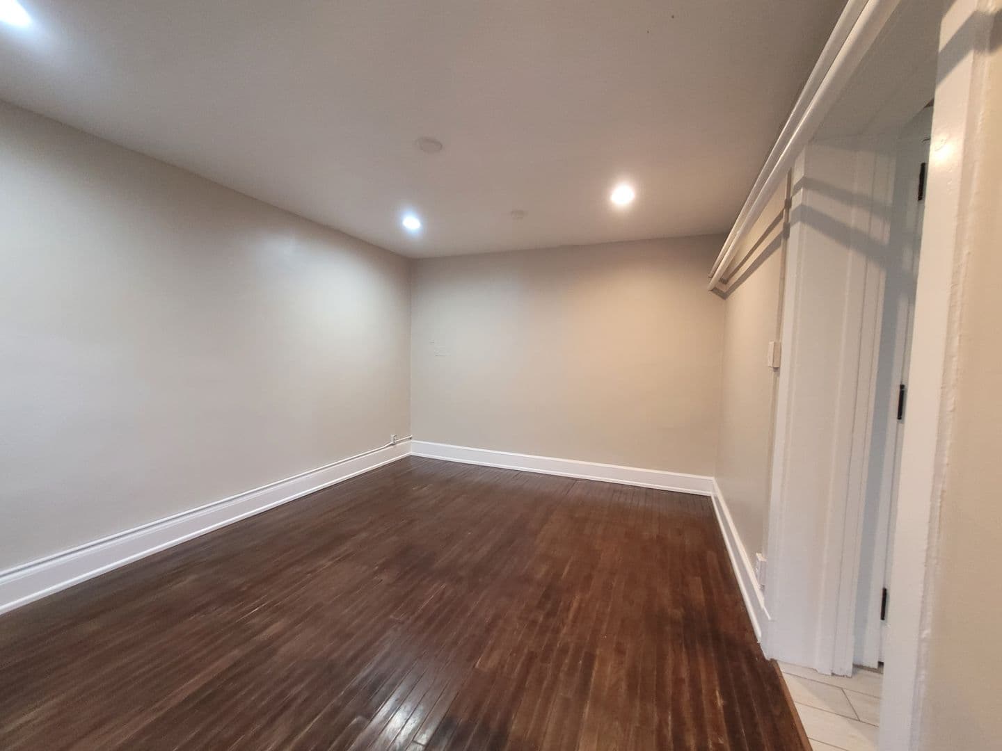 RENT SPECIAL! One bedroom apartment home in the Sherman Hills neighborhood! 8 of 27