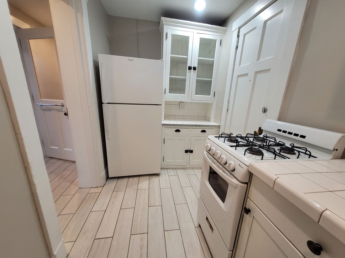 RENT SPECIAL! One bedroom apartment home in the Sherman Hills neighborhood! 15 of 27