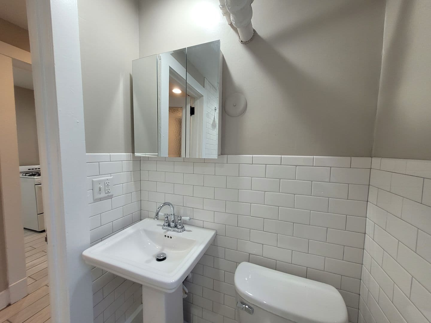 RENT SPECIAL! One bedroom apartment home in the Sherman Hills neighborhood! 25 of 27