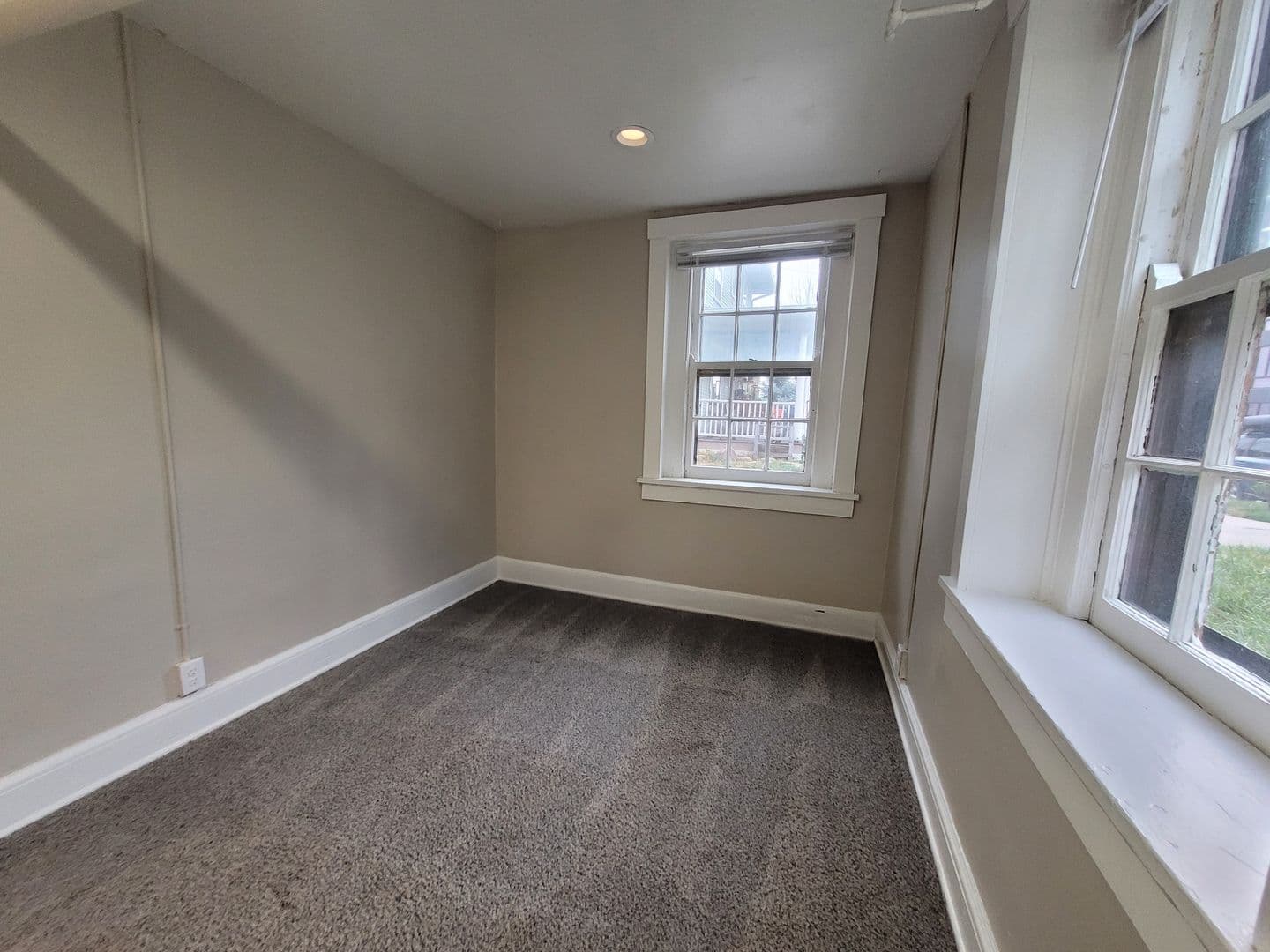 RENT SPECIAL! One bedroom apartment home in the Sherman Hills neighborhood! 22 of 27