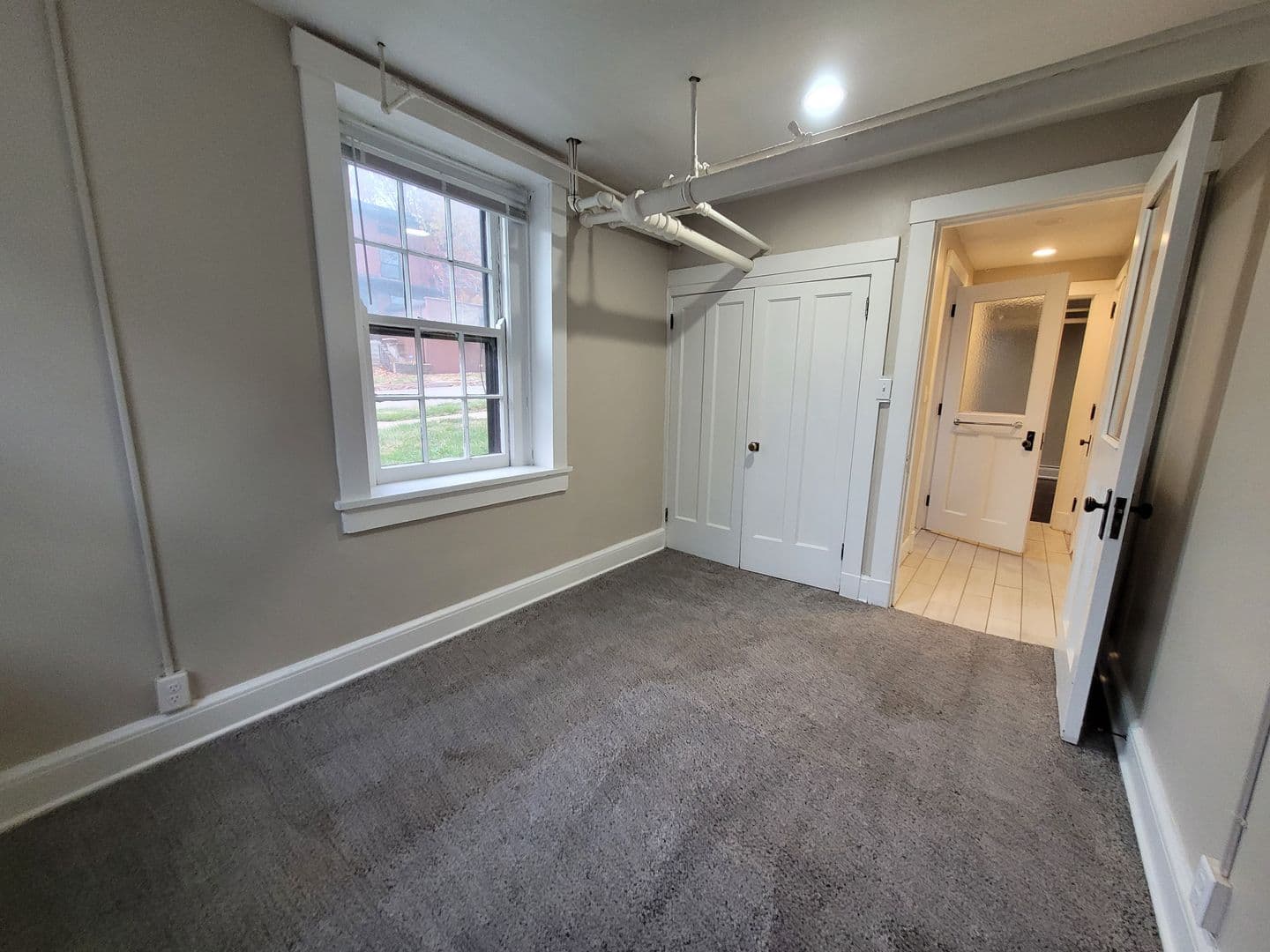 RENT SPECIAL! One bedroom apartment home in the Sherman Hills neighborhood! 21 of 27