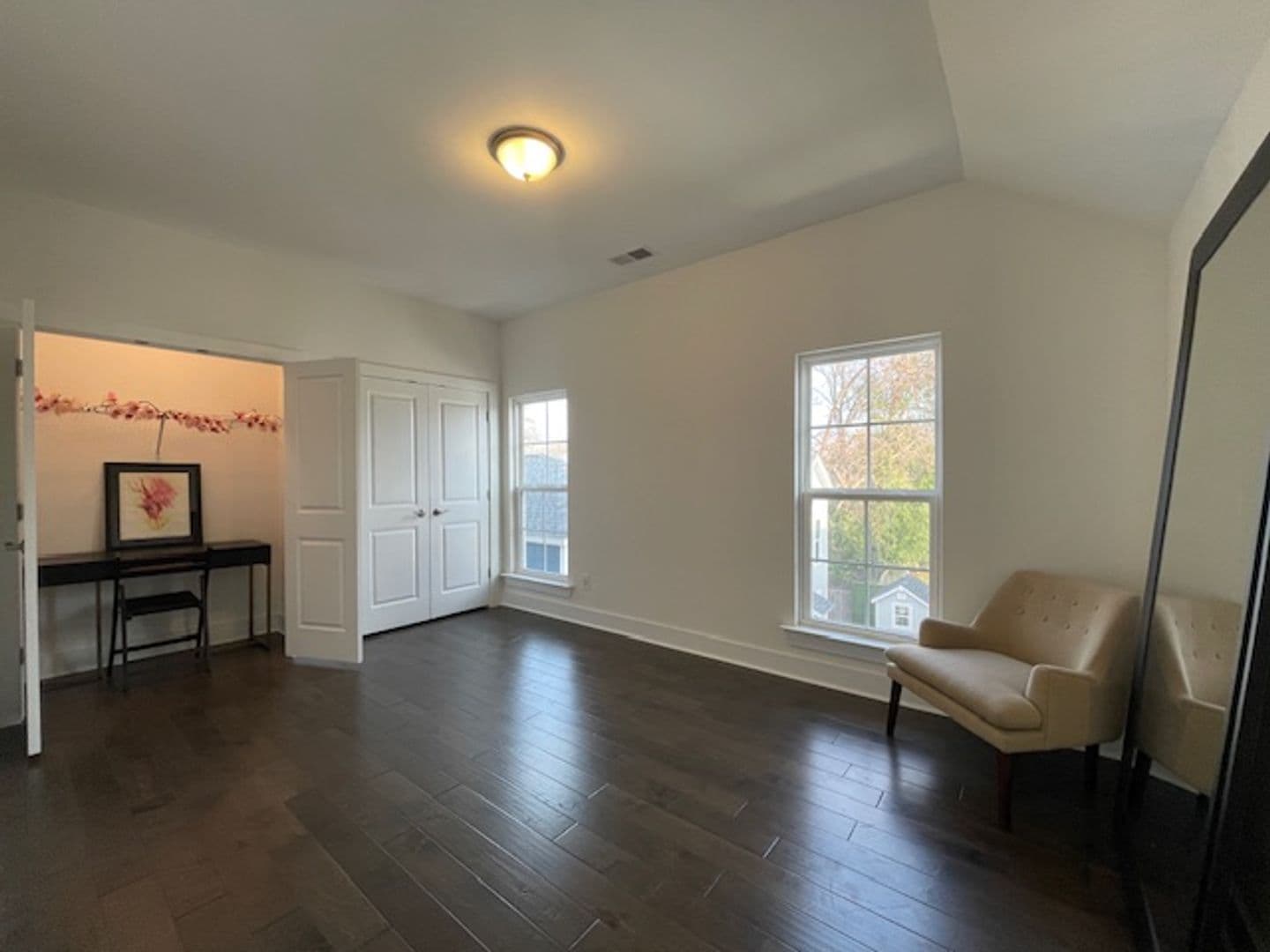 210 Saint Anns Aly 3 of 10