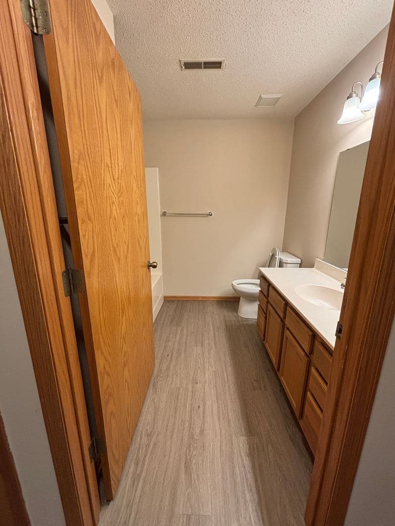 Great Single Level 2 Bedroom Townhome 5 of 14