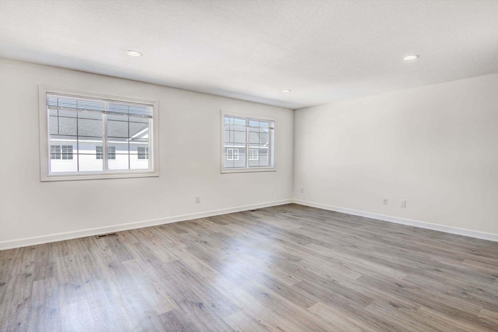 3 Bedroom Town Home 15 of 27