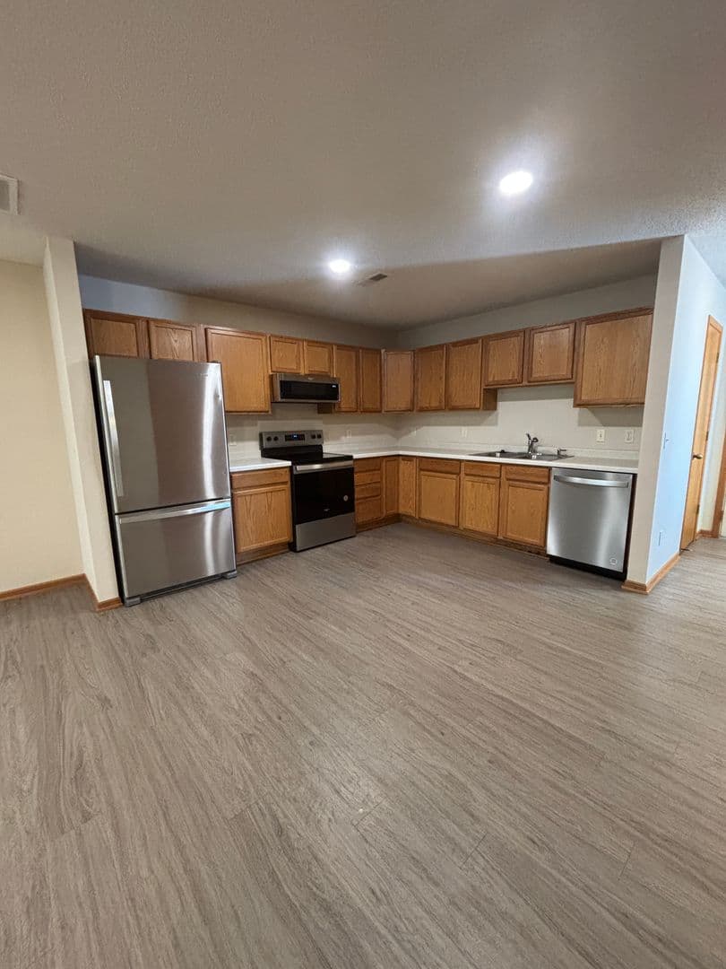 Great Single Level 2 Bedroom Townhome 11 of 14
