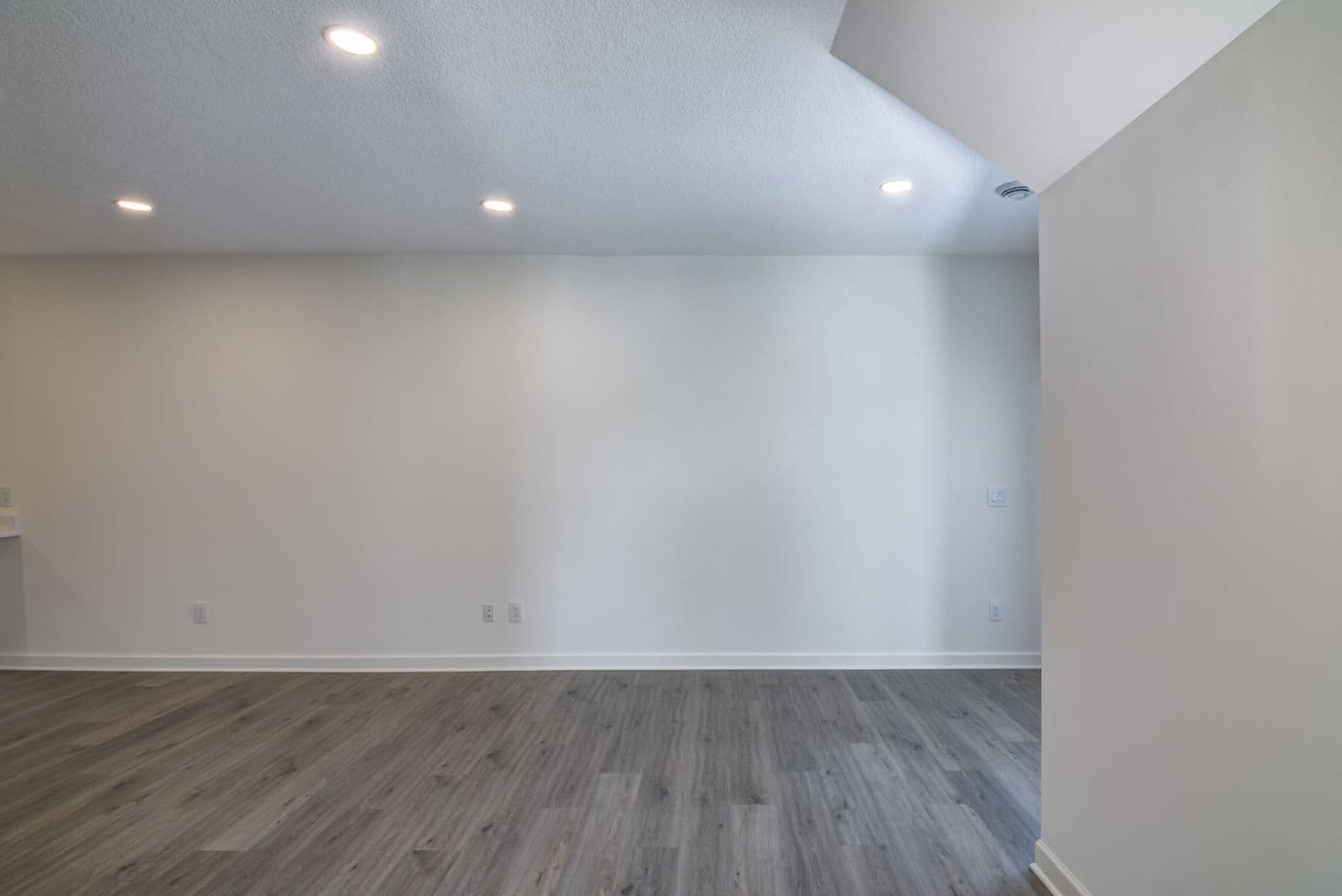 3 Bedroom Town Home 10 of 32