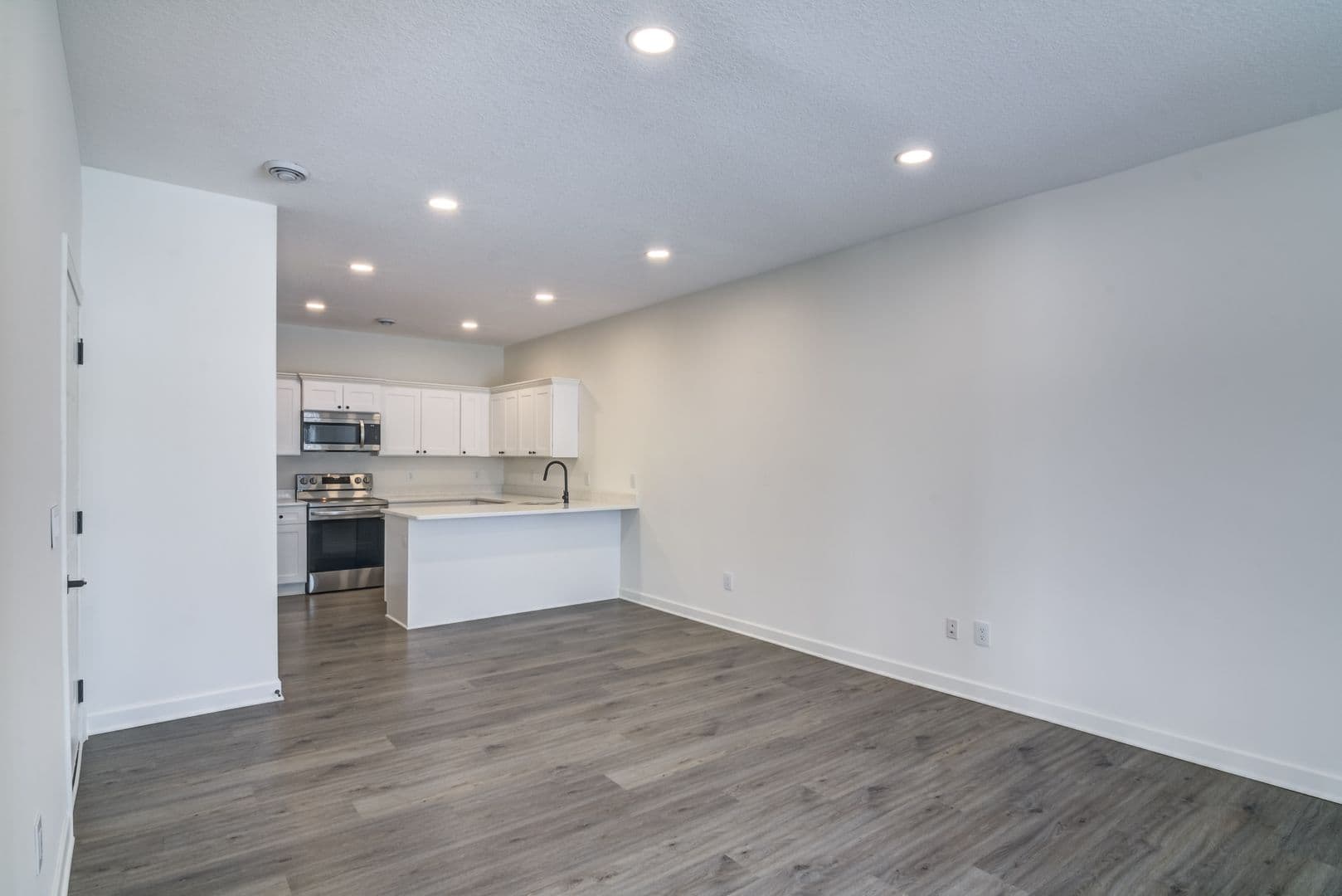 3 Bedroom Town Home 1 of 32