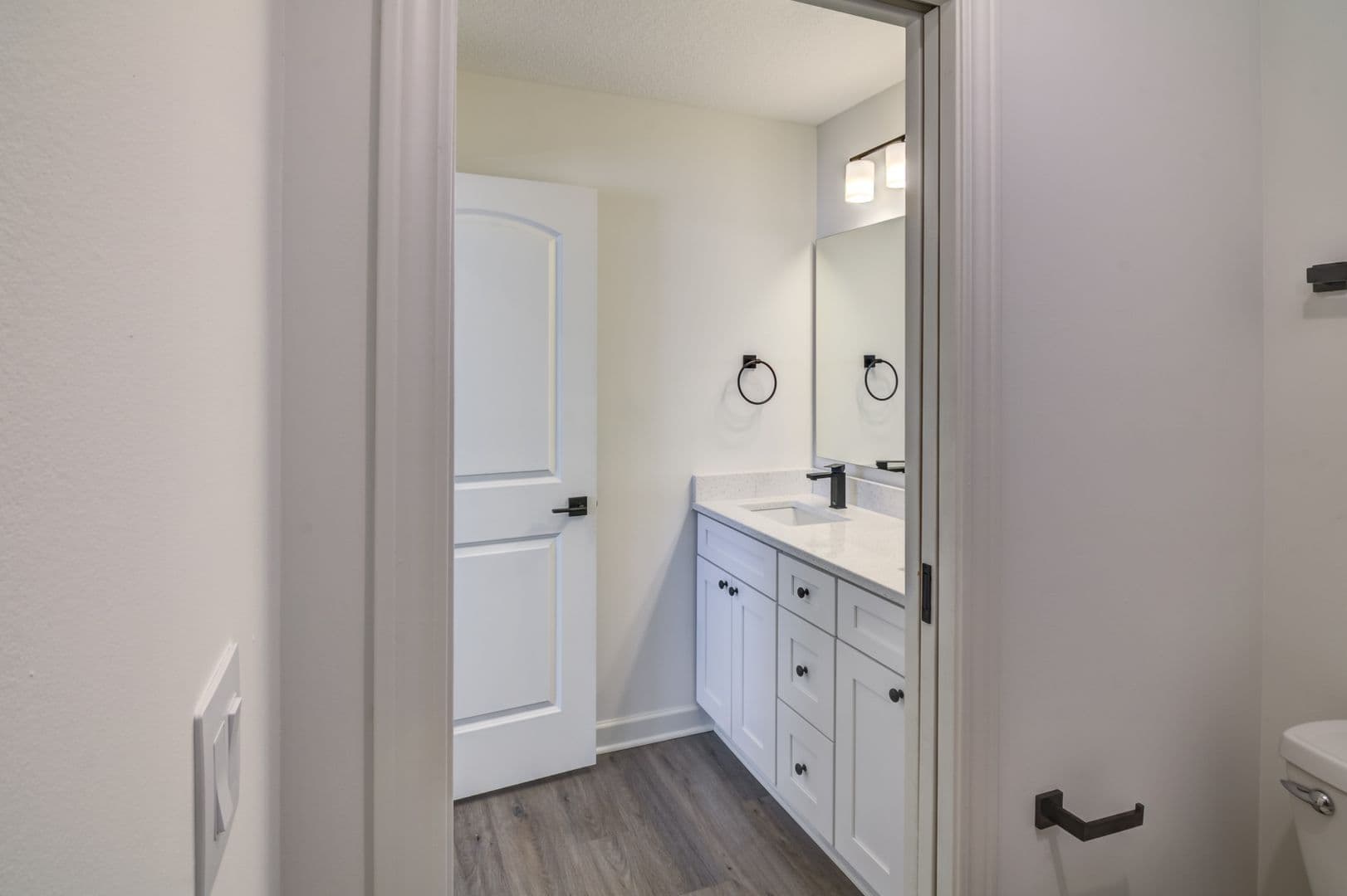3 Bedroom Town Home 27 of 32