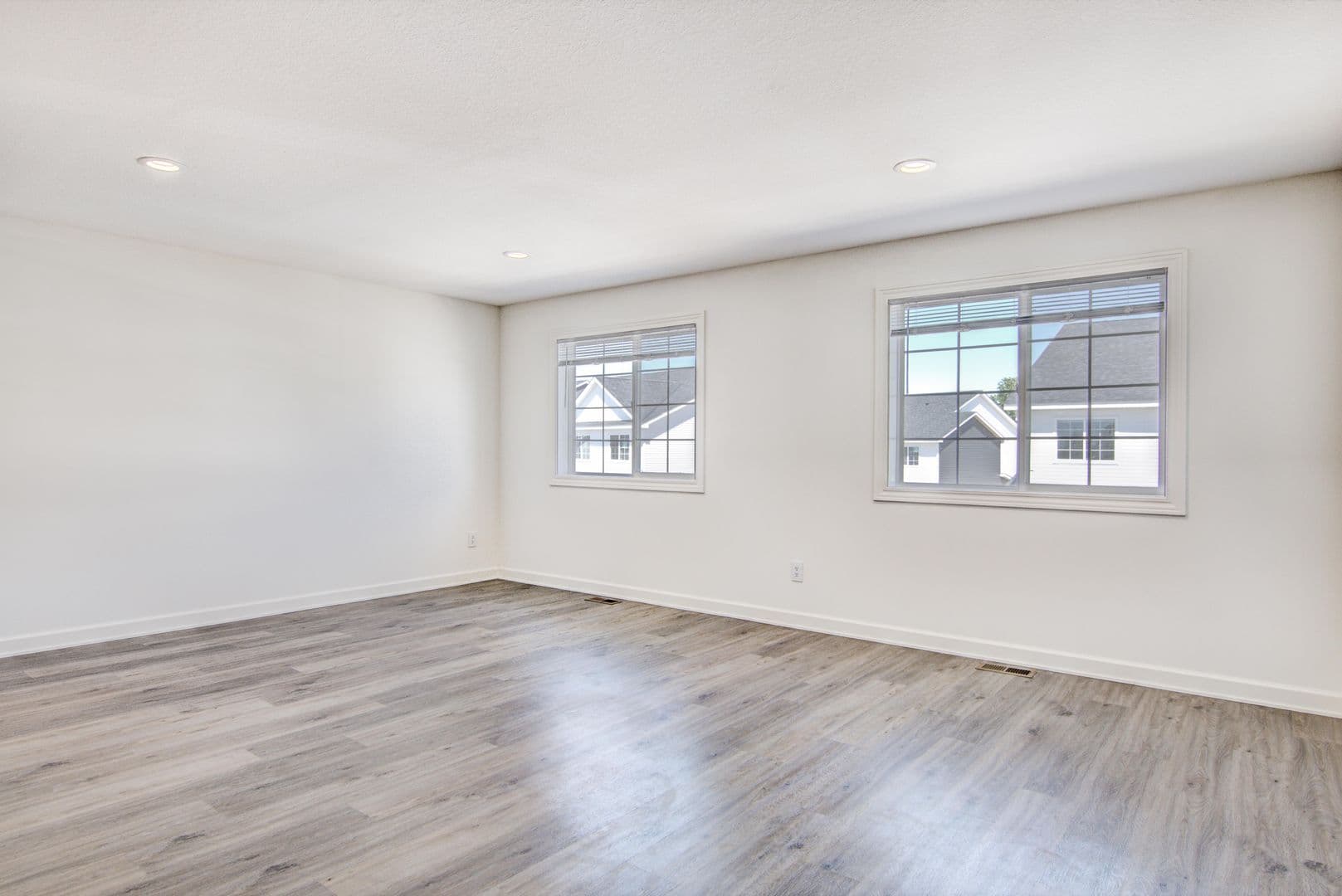 3 Bedroom Town Home 12 of 27