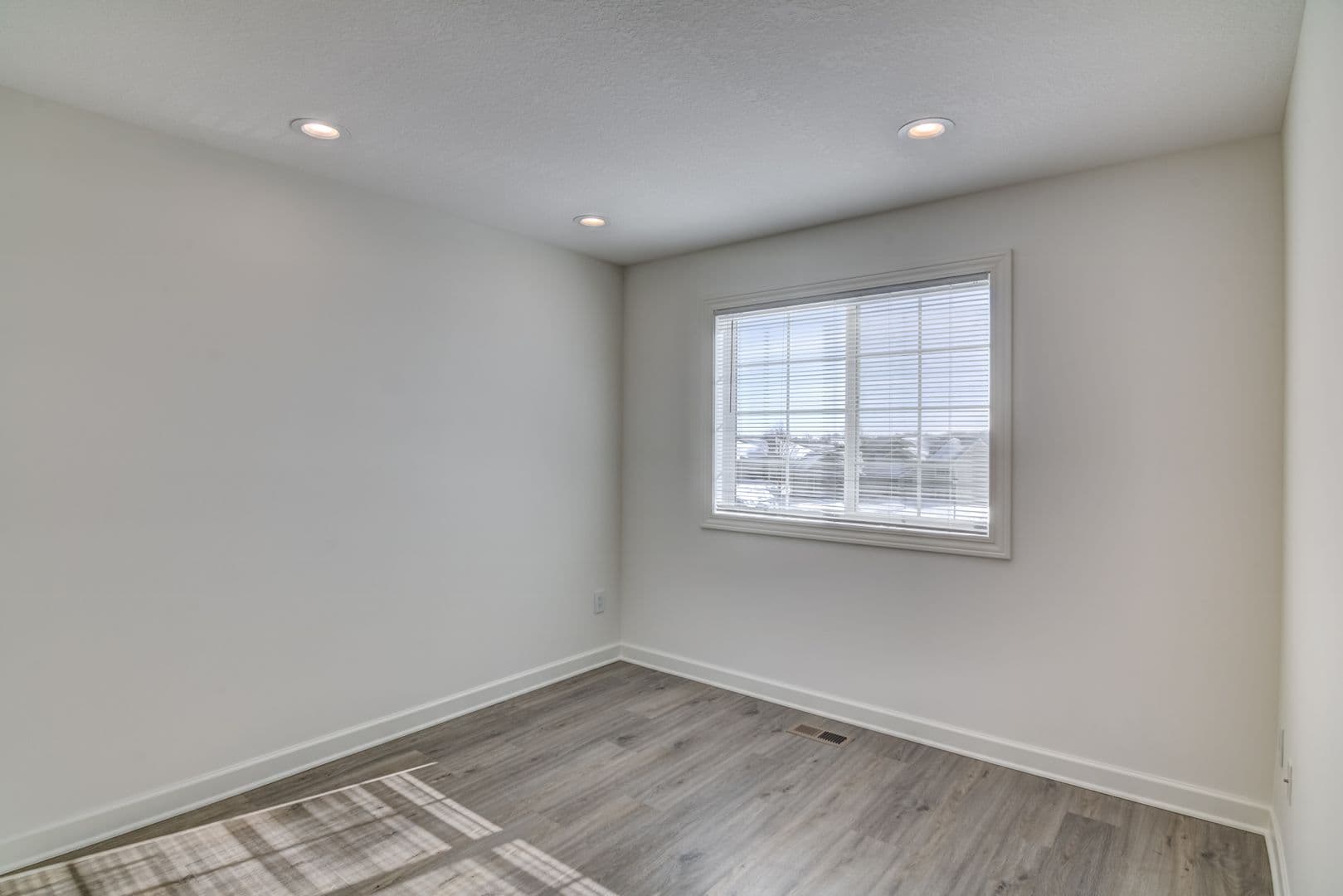3 Bedroom Town Home 17 of 32