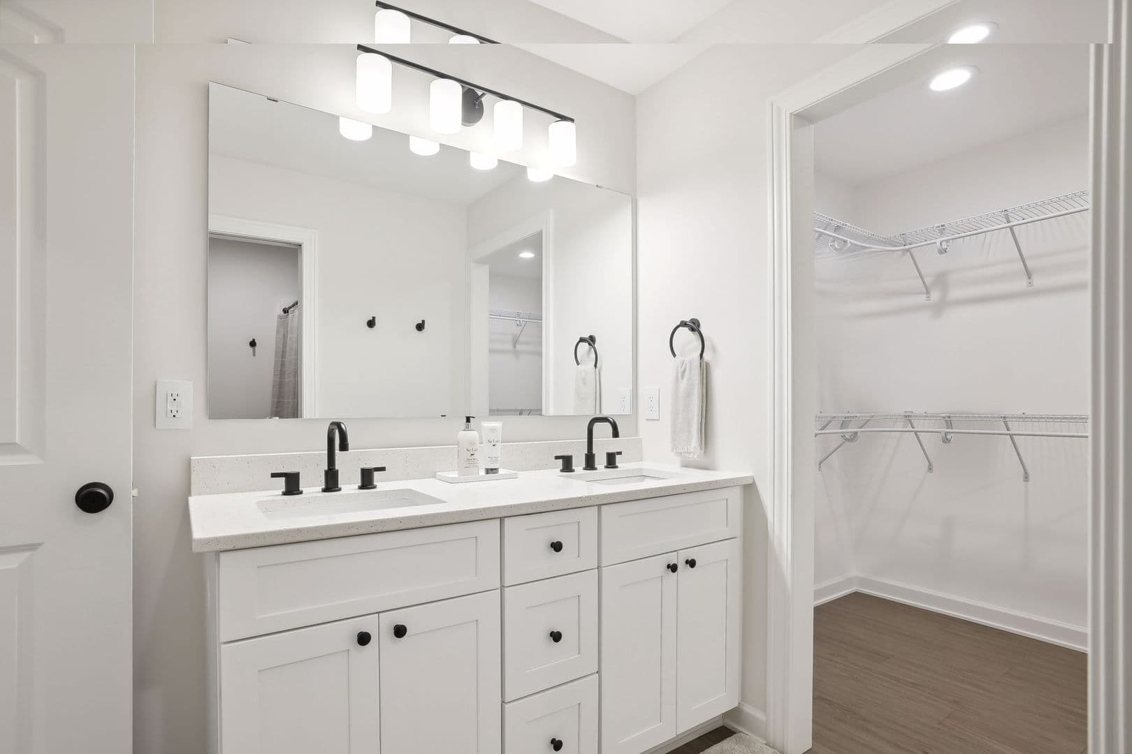 3 Bedroom Town Home 17 of 27